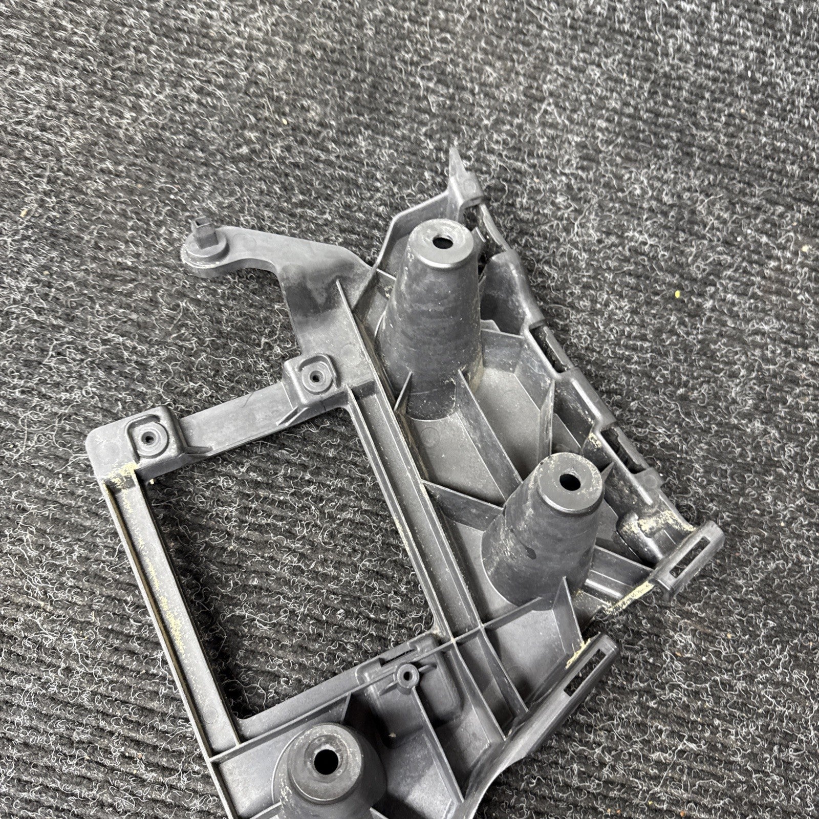 ☑️ 2012-2018 AUDI A6 C7 REAR BUMPER RIGHT SIDE UPPER GUIDE SUPPORT BRACKET OEM