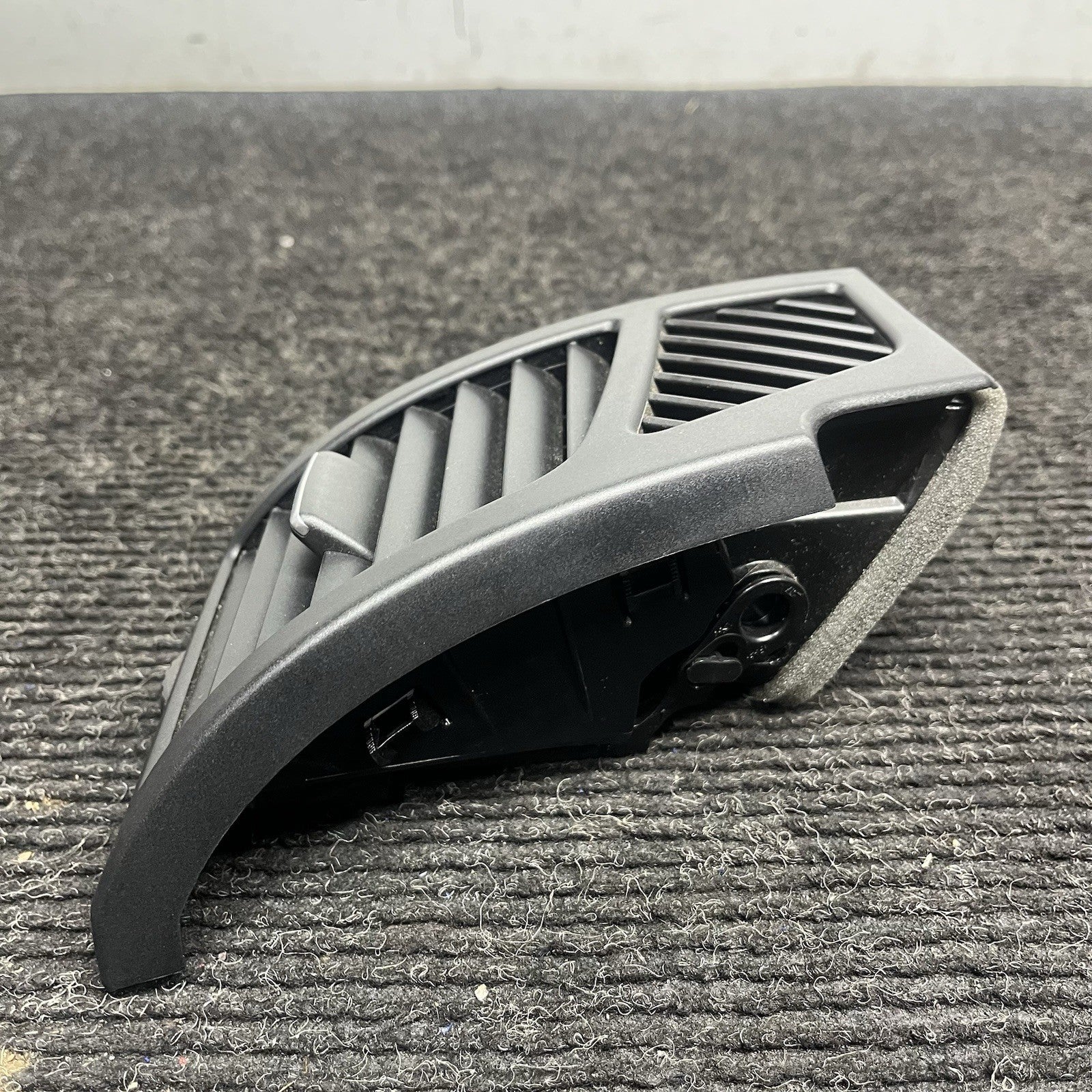 ☑️ 2008-2013 BMW 128i E82 E88 Front Right Side Dash AC A/C Air Vent 7059188 OEM
