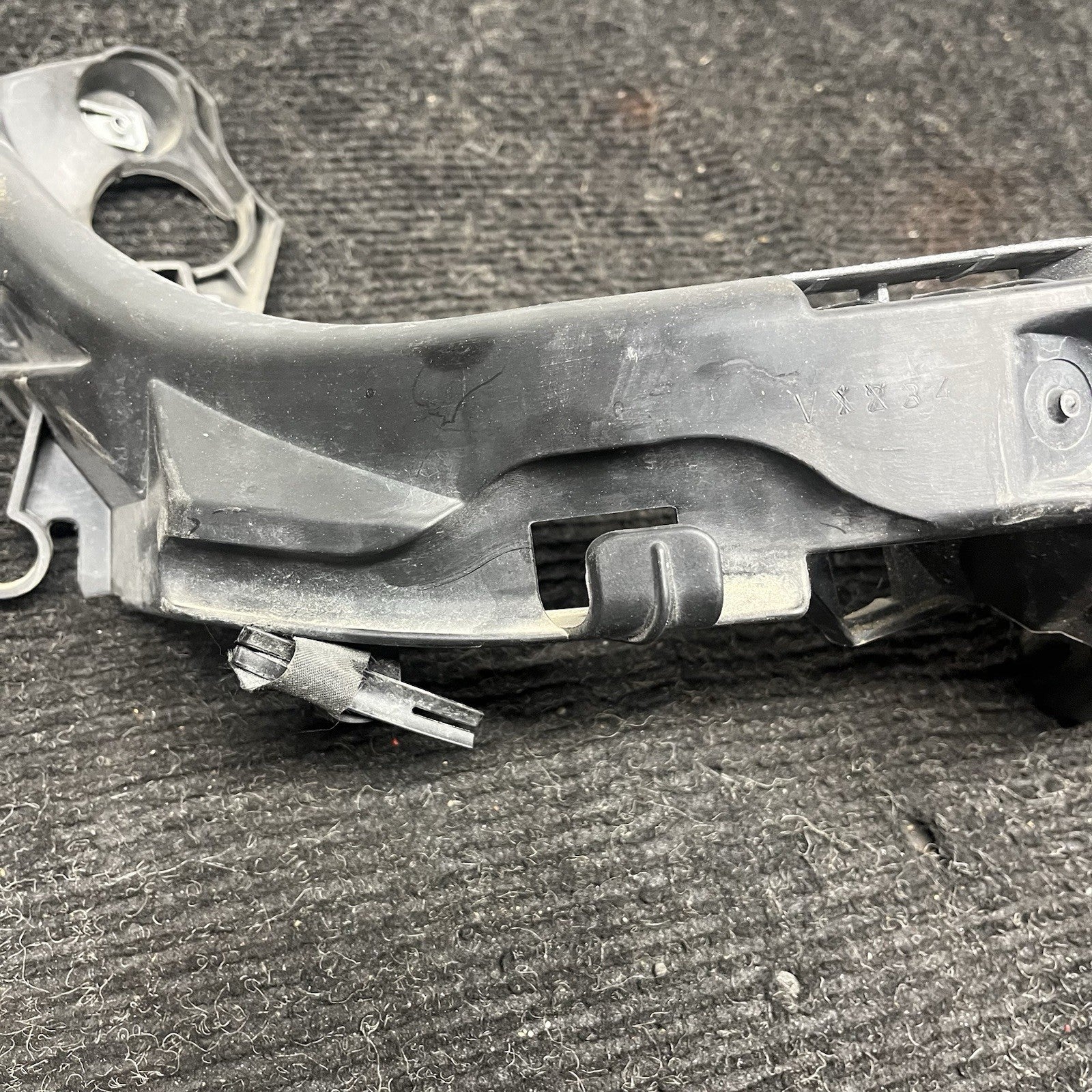 ☑️ 07-10 OEM BMW E92 E93 328 335 Right Passenger Headlight Bracket Carrier Mount