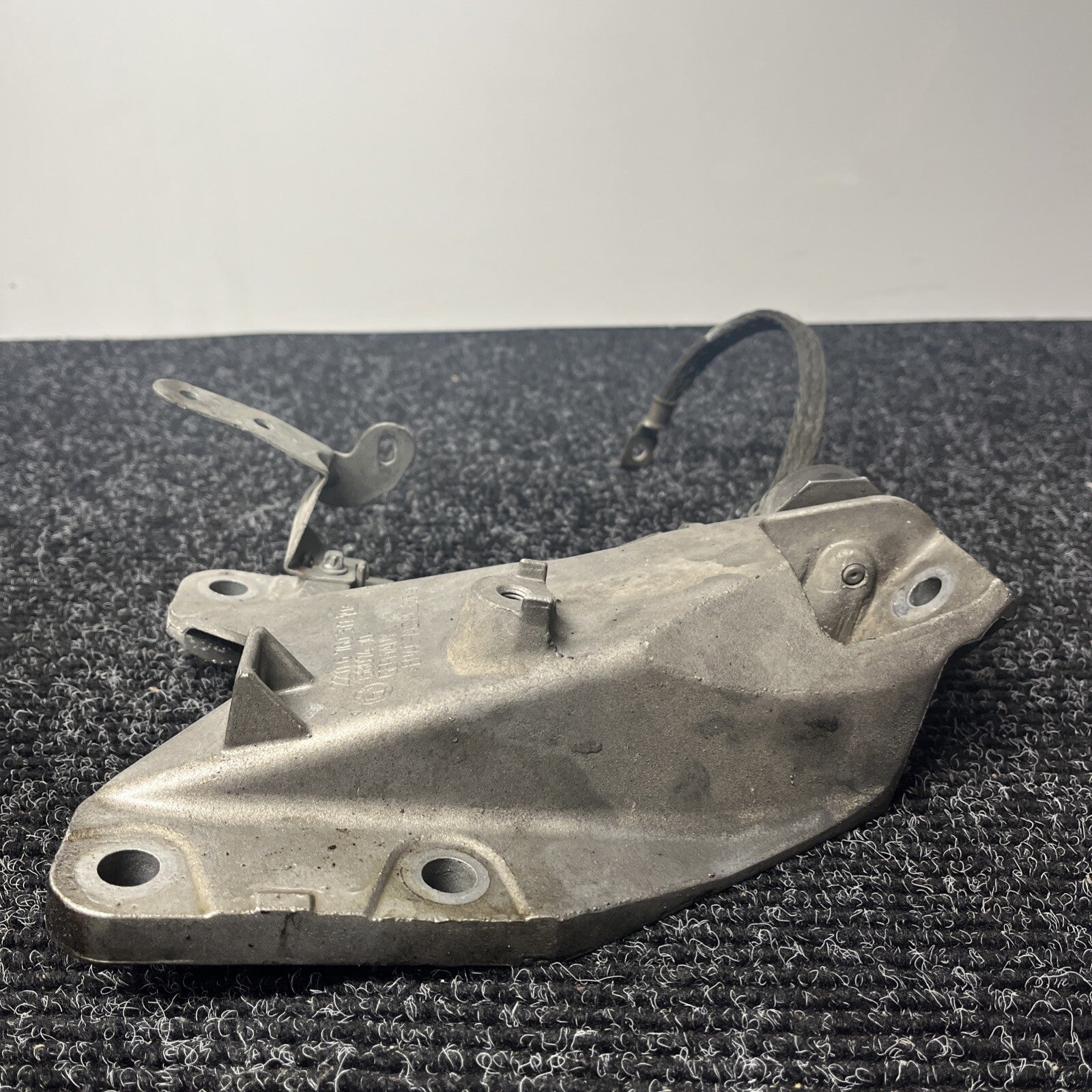☑️ BMW E90 E91 E92 Engine Mount Bracket Left N54 6760317 Motor Mount Bracket