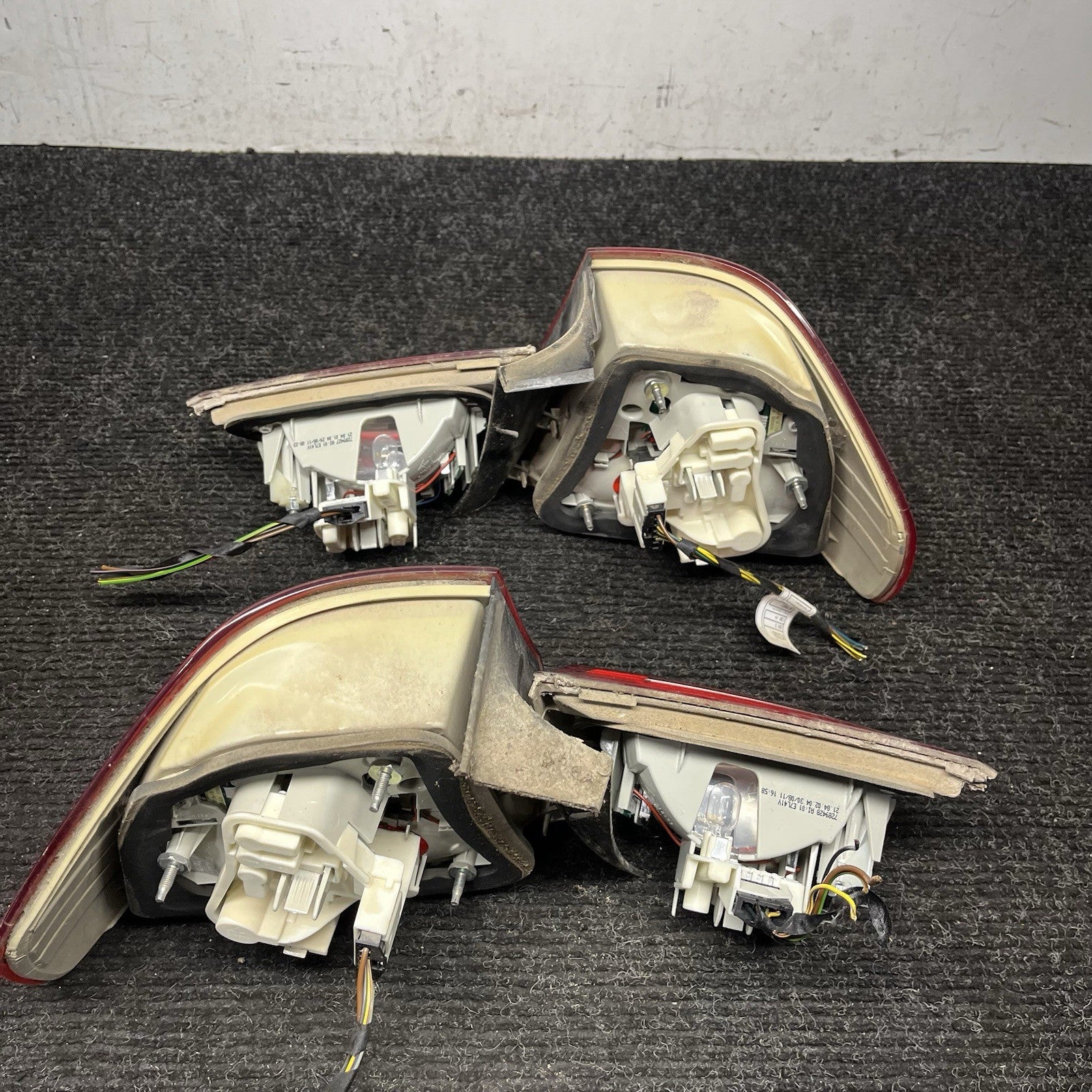 ☑️ BMW E90 335i 328i 2009-11 LCI Tail Light Set Inner & Outers USED OEM