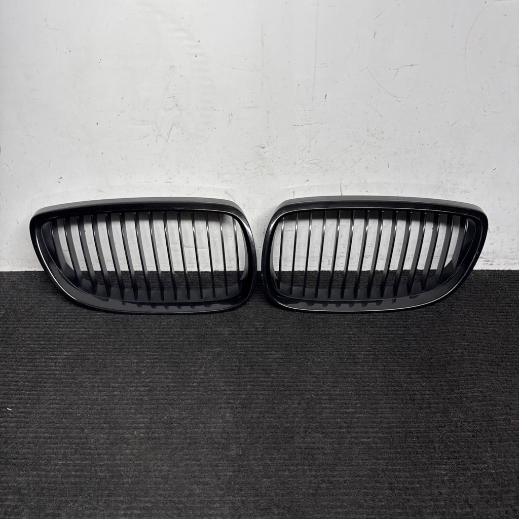 ☑️ 07-10 BMW E92 E93 328I 335I SET FRONT BUMPER LEFT & RIGHT KIDNEY GRILLE OEM