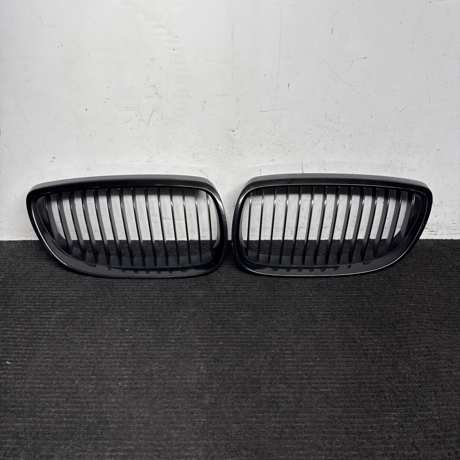 ☑️ 07-10 BMW E92 E93 328I 335I SET FRONT BUMPER LEFT & RIGHT KIDNEY GRILLE OEM