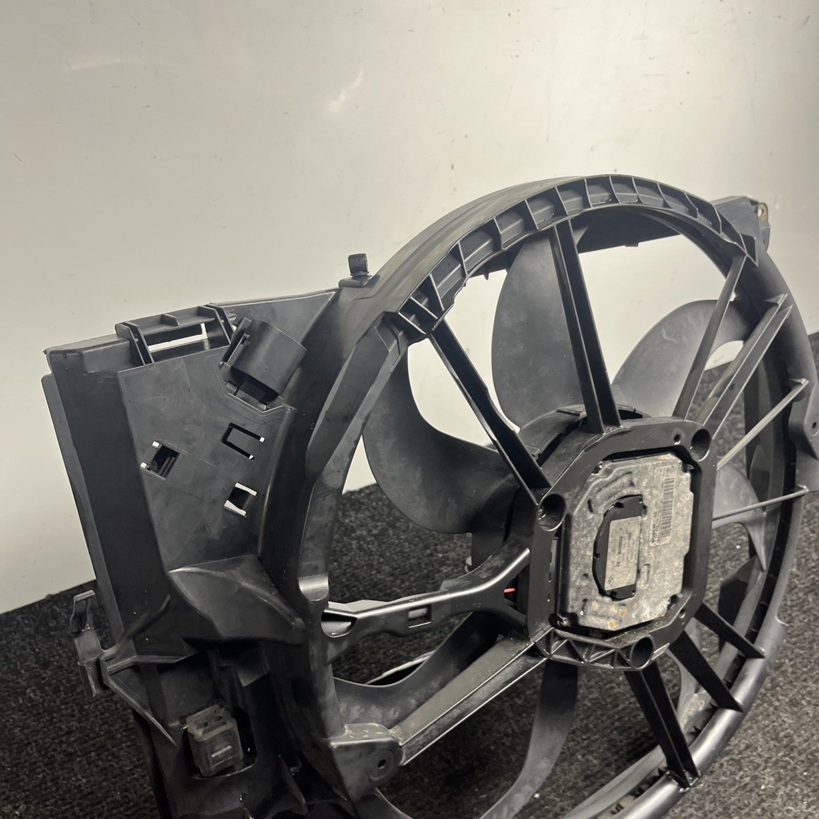 ☑️ 07-13 OEM BMW E88 E90 E92 N54 N55 Engine Radiator Cooling Auxiliary Fan 600W