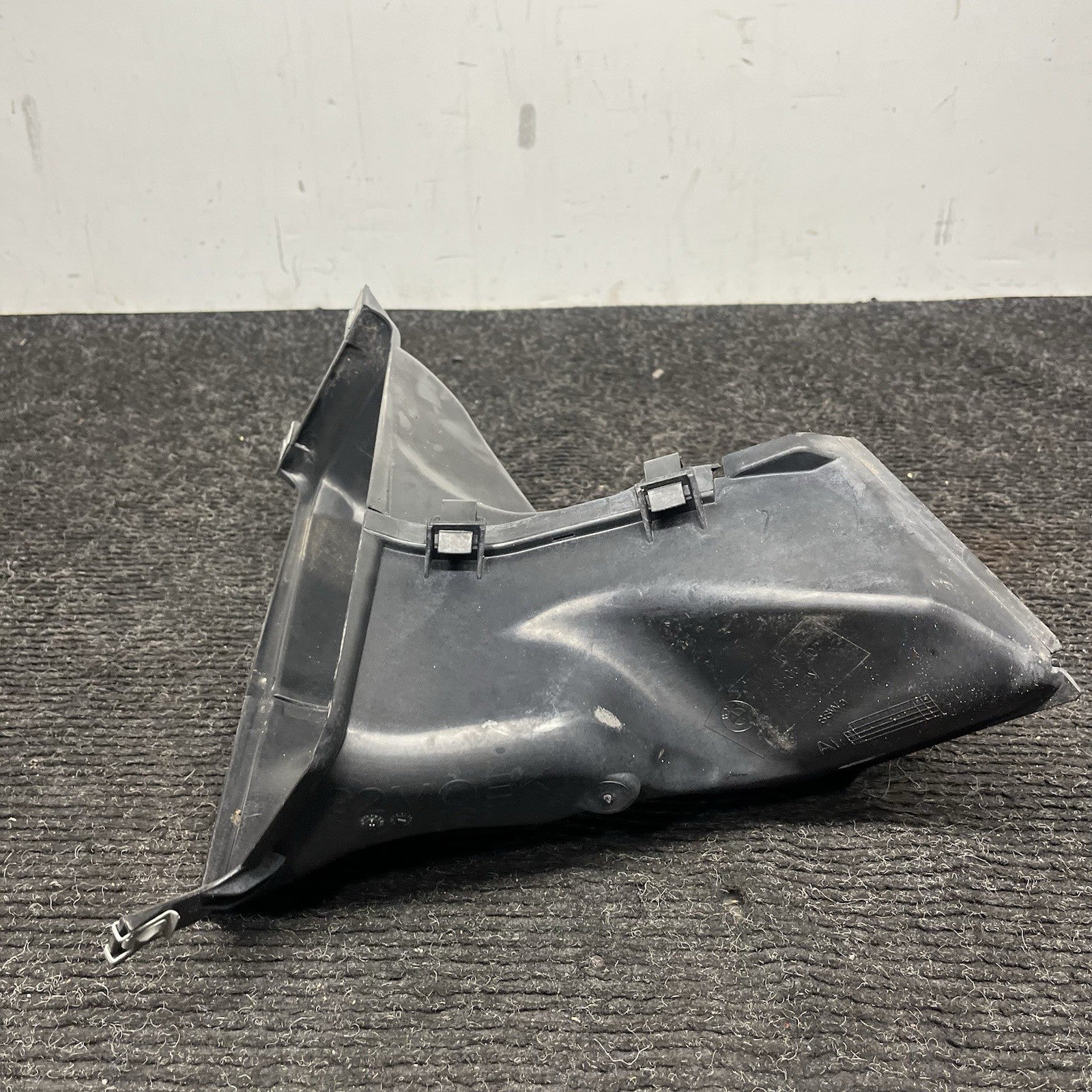 ☑️07-10 OEM BMW E92 E93 335 N54 Front Right Passenger Side Cooling Air Duct Vent