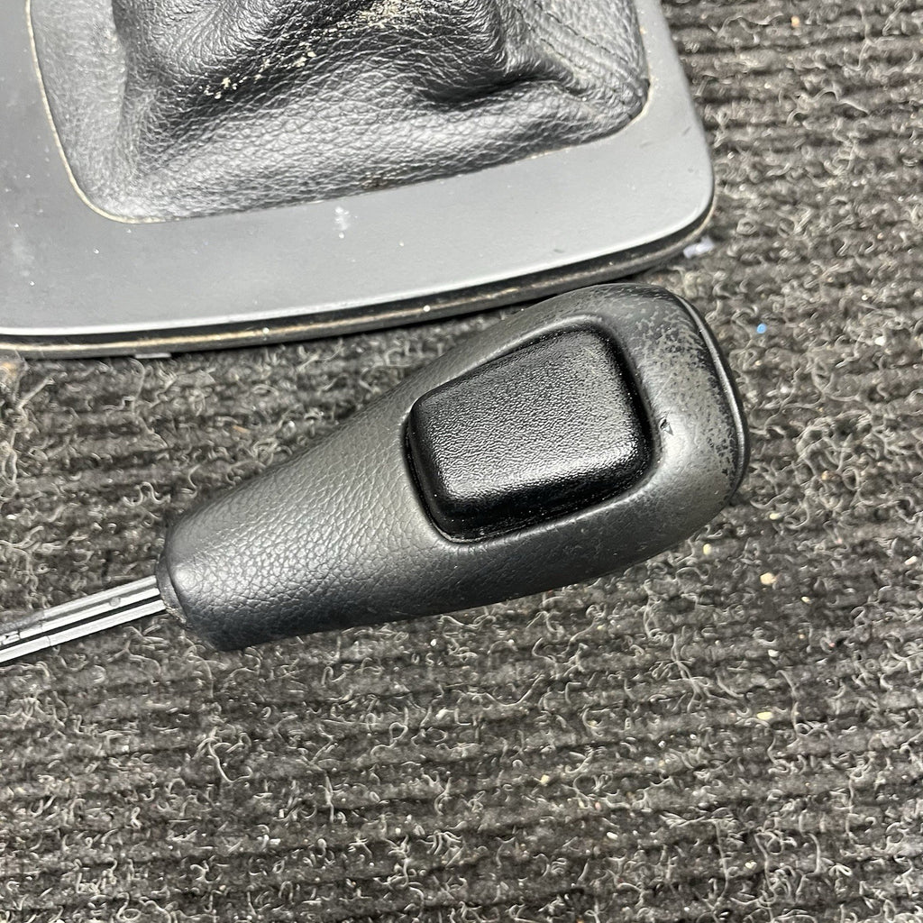 ☑️ 06-13 BMW E90 E92 GEAR SHIFTER TRIM BEZEL AUTO W/CLEAN SHIFT KNOB OEM