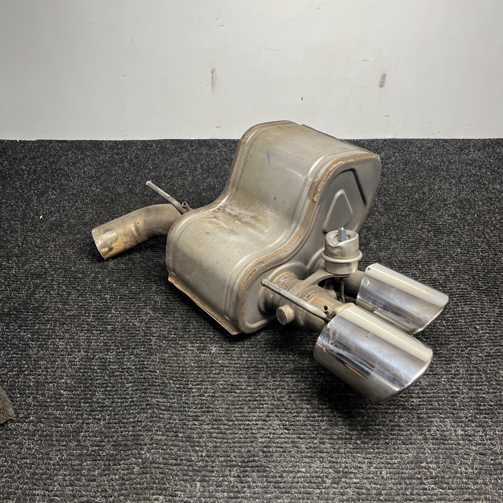 ☑️ 14-19 Ghibli 3.0L Motor Engine Driver Side Left LH Exhaust Muffler OEM