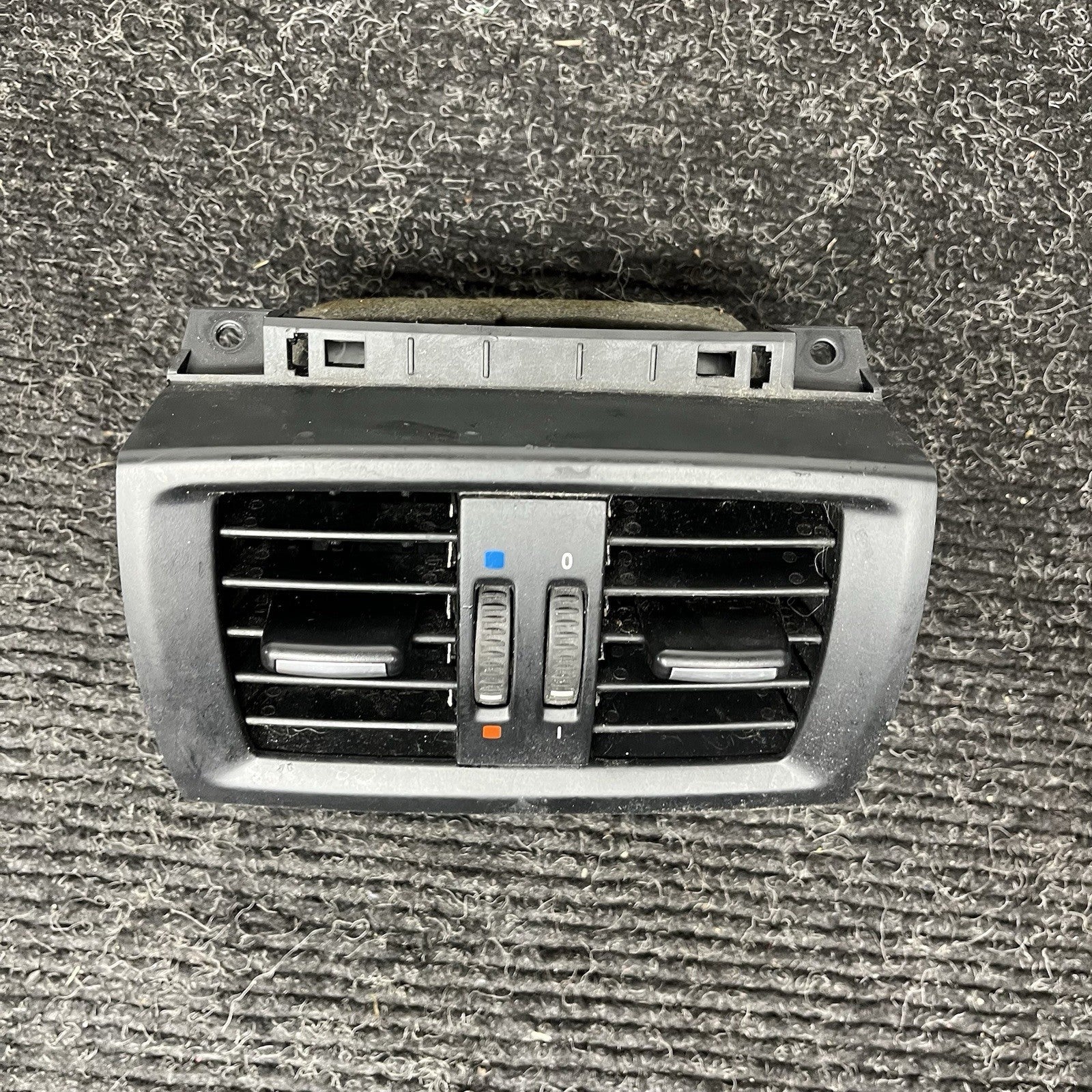 ☑️ 11-18 BMW X3 Rear Center Console Air Conditioning Vent Grille OEM 9200888