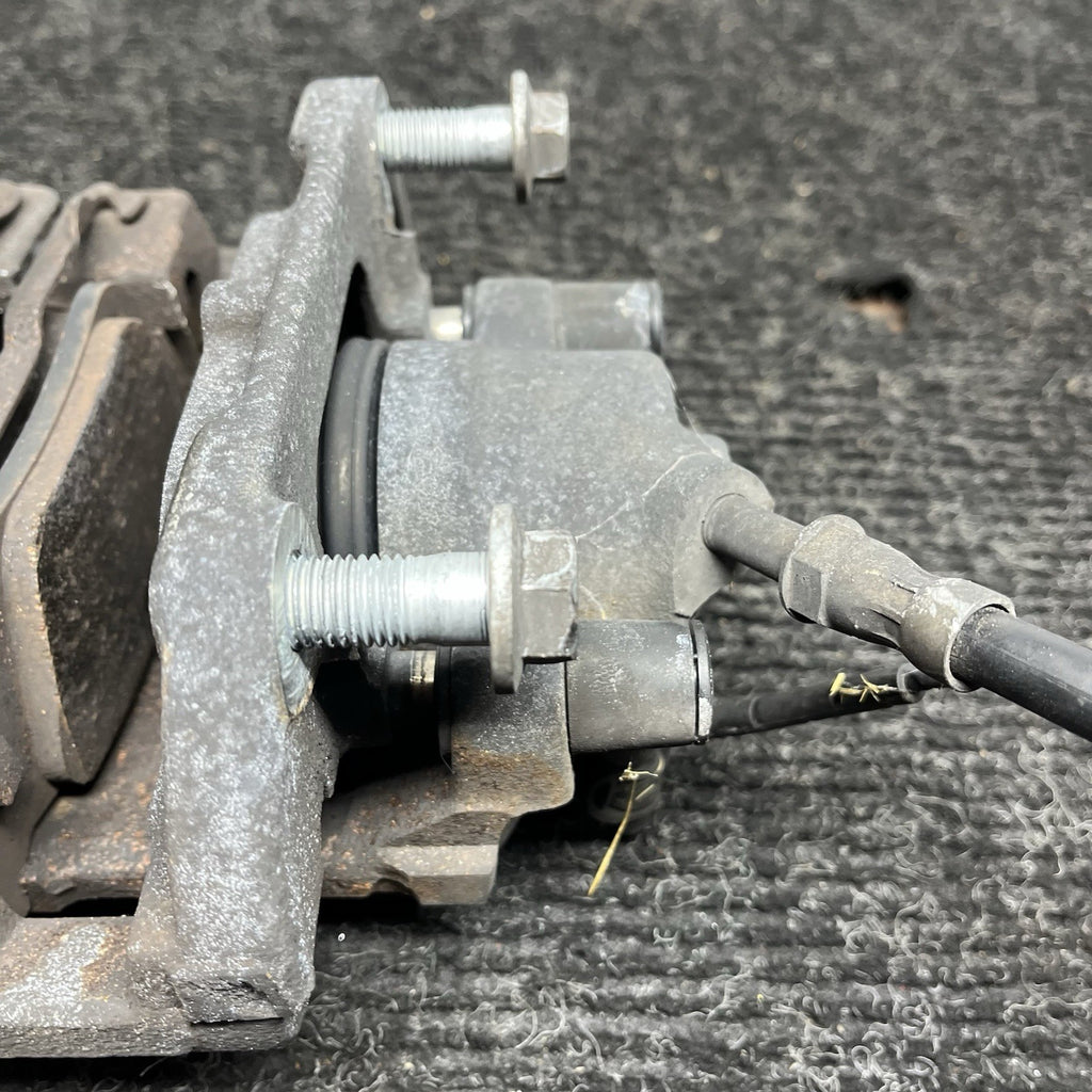 ☑️ 03-05 BMW E85 Z4 RWD SET OF 2 FRONT LEFT & RIGHT BRAKE CALIPER OEM *NOTE*