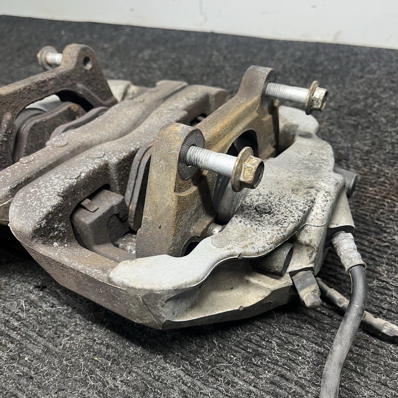 ☑️ 06-11 E90 E91 E92 E93 E84 335 Z4 BMW 335i Front Brake Caliper Set OEM