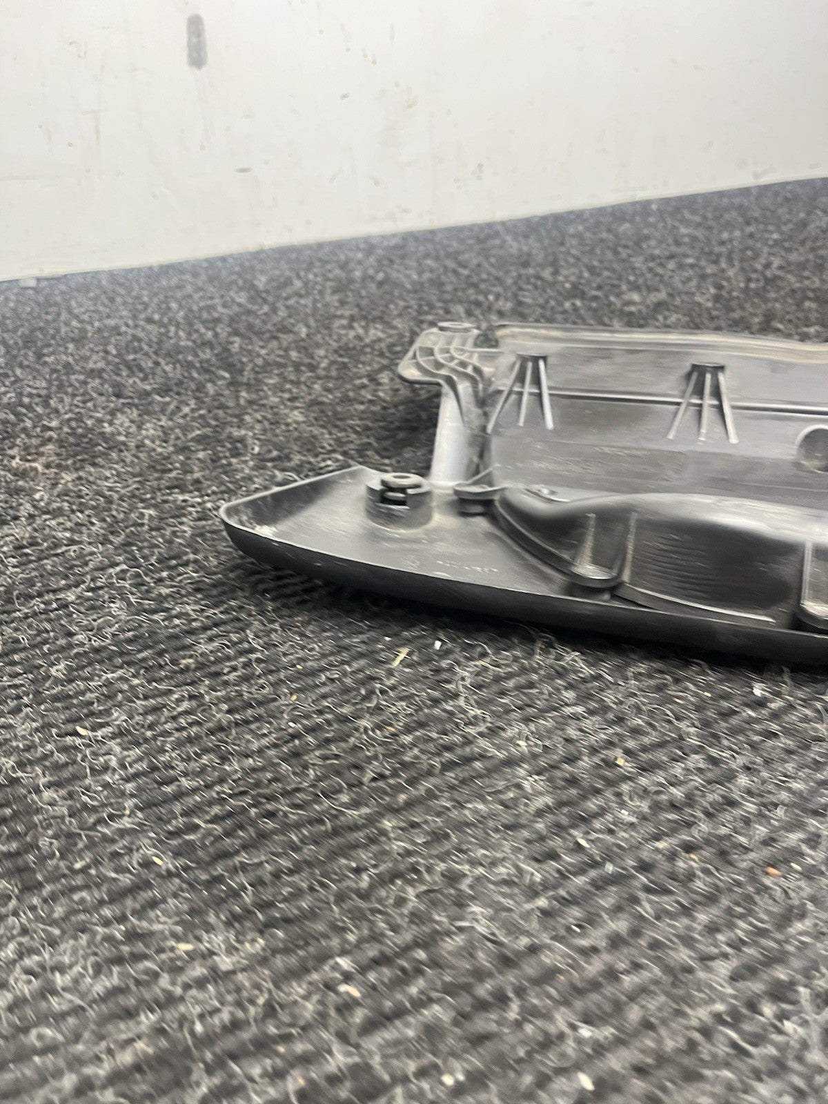 ☑️ 01-06 BMW E46 325i 325ci 330i 330ci 330xi Upper Radiator Air Duct OEM
