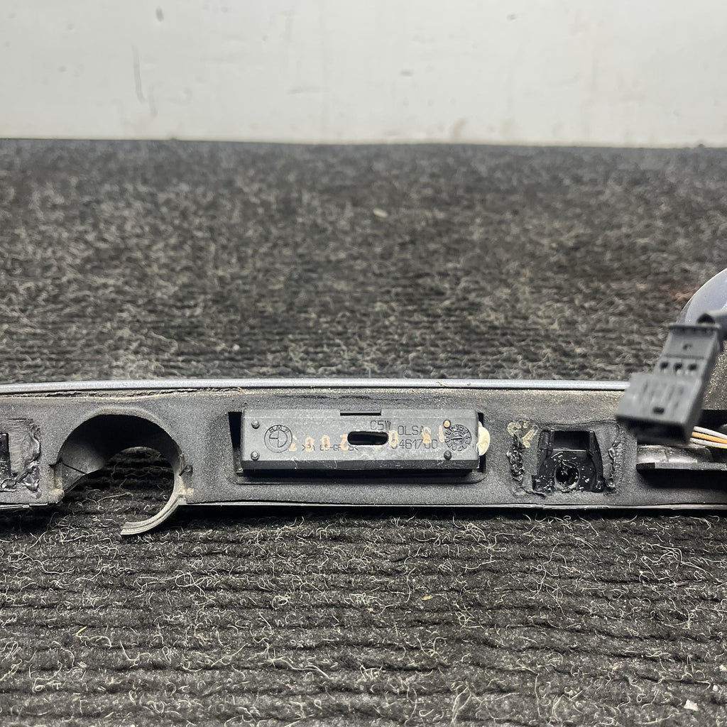 ☑️ 04-06 BMW E46 325Ci 330Ci Convertible Trunk Lid Handle Trim License Light OEM