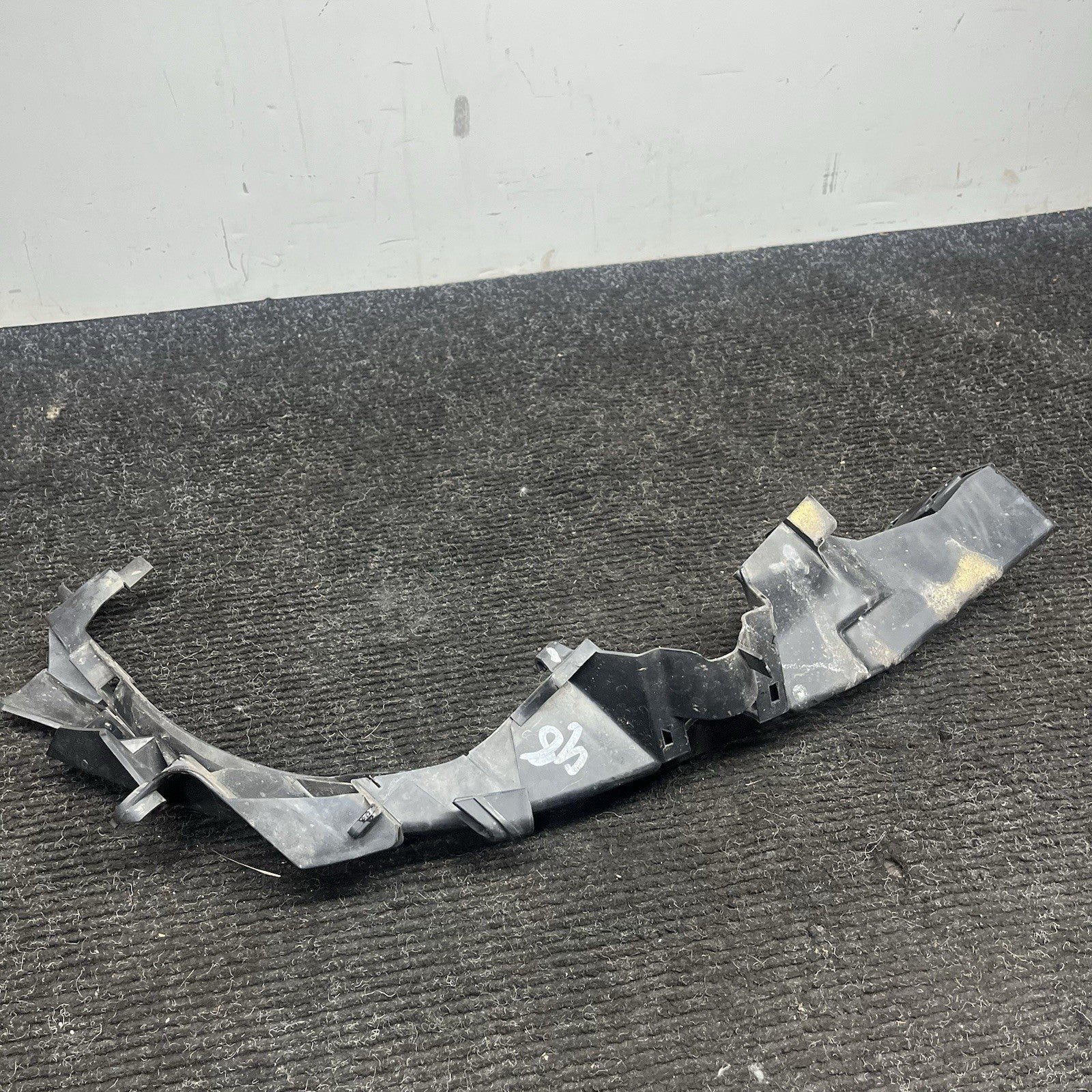 ☑️ 09-11 BMW E90 E91 LCI Front Left Driver Headlight Arm Bracket Mount Plastic