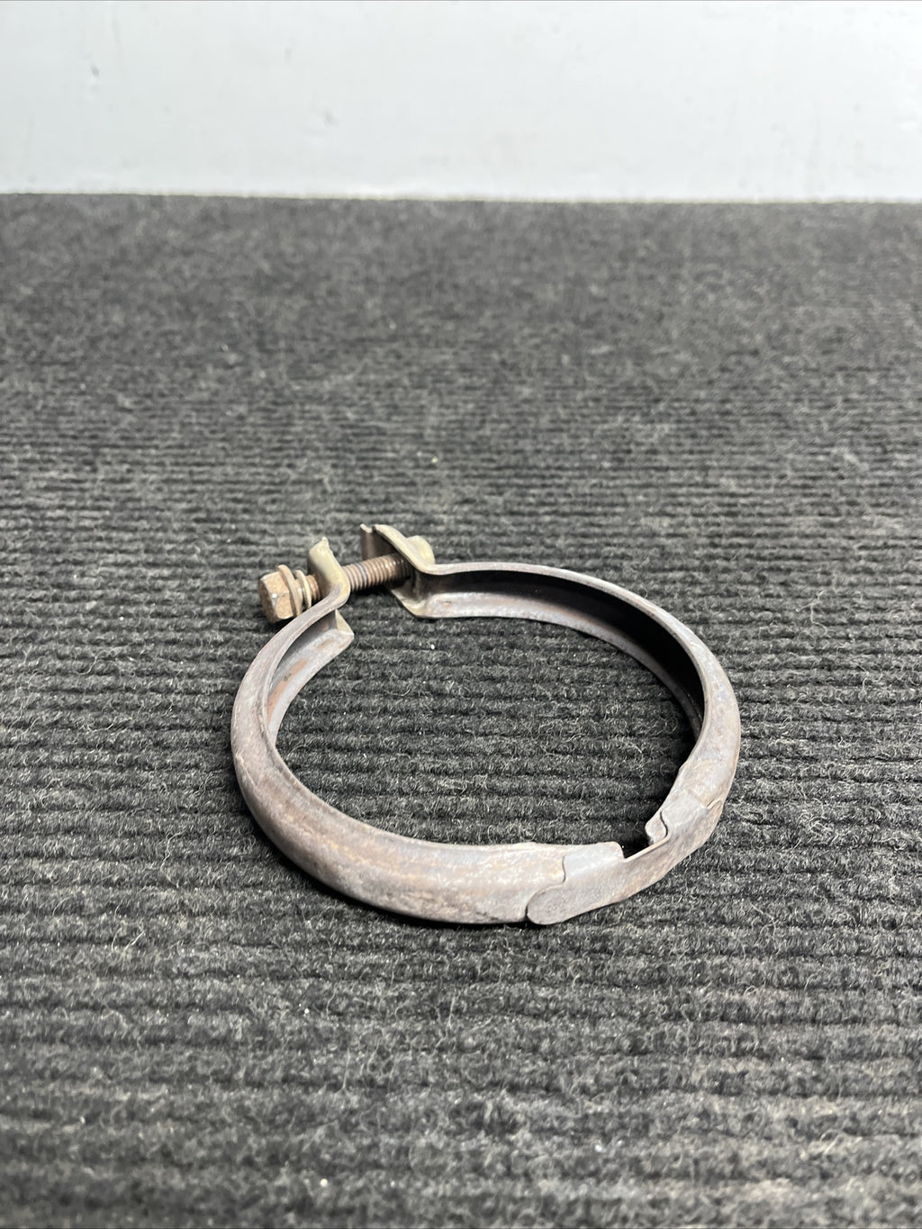 ☑️ 2008-2013 BMW 135I - OEM Exhaust Clamp 7553602