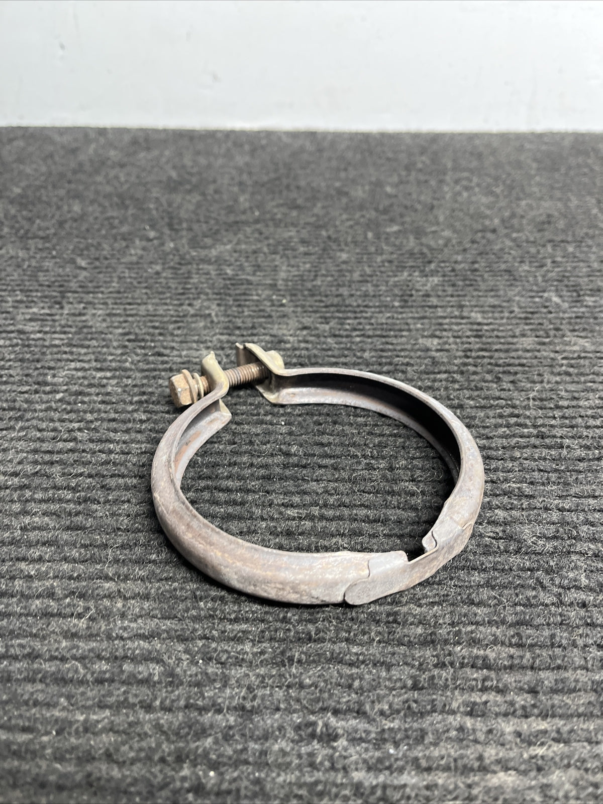 ☑️ 2008-2013 BMW 135I - OEM Exhaust Clamp 7553602