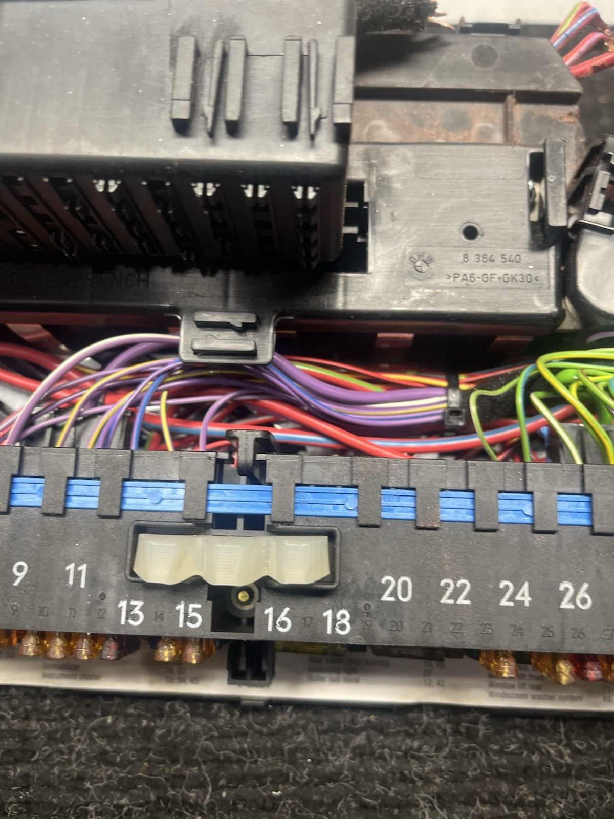 ☑️ 00-05 BMW 3 Series E46 OEM Fuse box block panel with fuses & relays 8 364 542