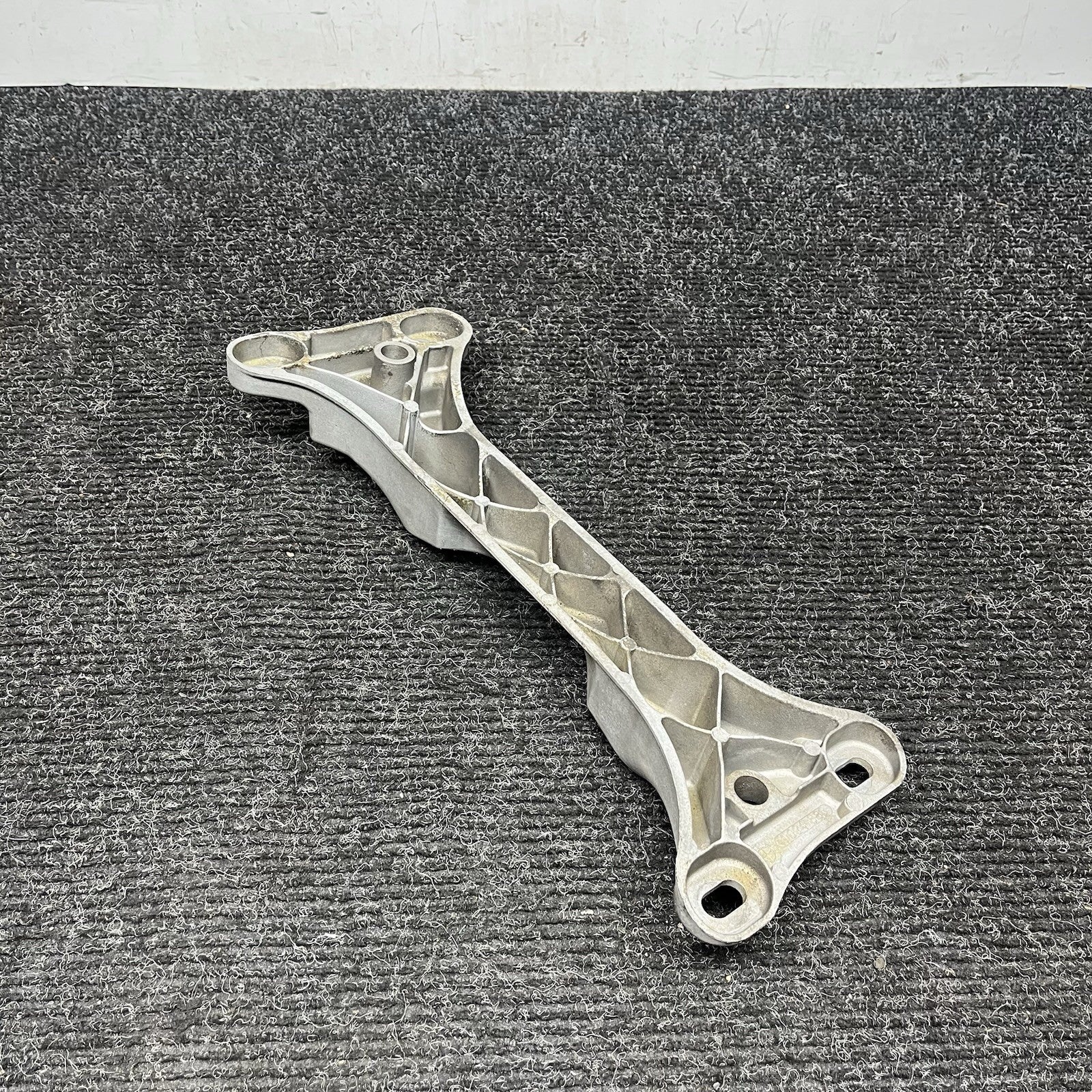 ☑️ 99-03 BMW E46 323i 325i 328i 330i MANUAL GEARBOX TRANSMISSION SUPPORT BRACKET