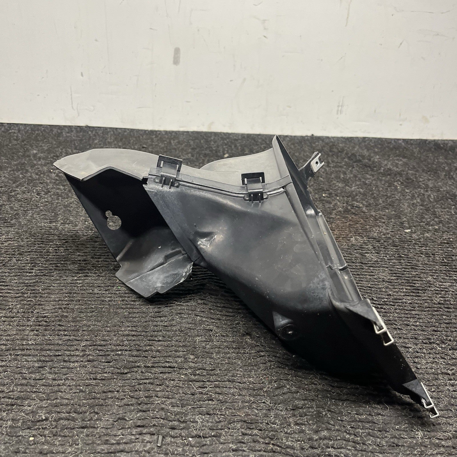 ☑️07-10 OEM BMW E92 E93 335 N54 Front Right Passenger Side Cooling Air Duct Vent