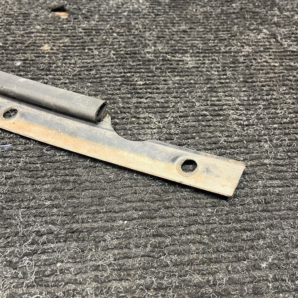 ☑️ 03-08 BMW Z4 E85 E86 Front Supporting Ledge Panel Cover Mount 51117044238 OEM