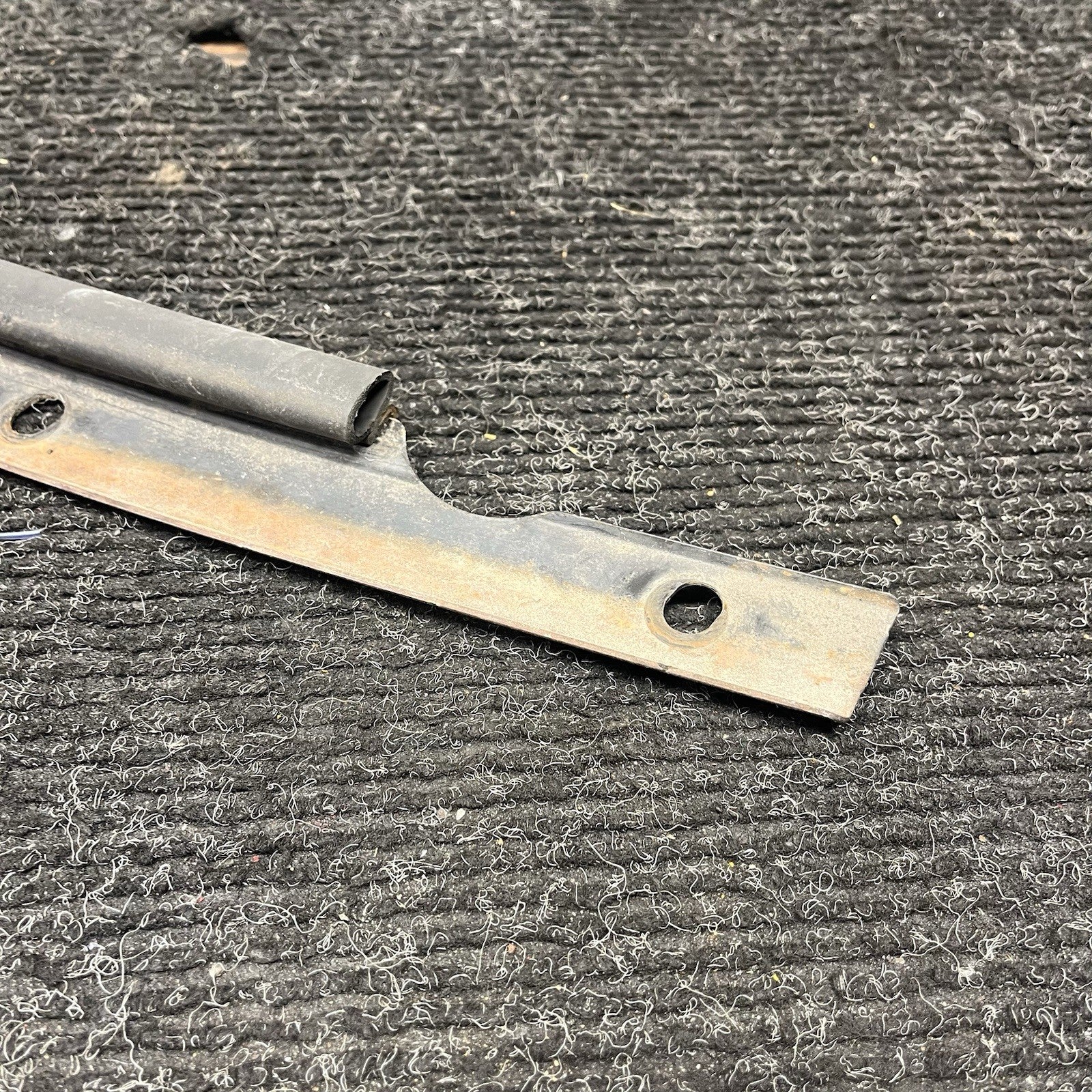☑️ 03-08 BMW Z4 E85 E86 Front Supporting Ledge Panel Cover Mount 51117044238 OEM