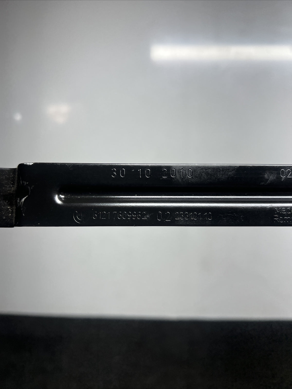☑️ 2011-2016 BMW 535I F10 BATTERY HOLD DOWN STRAP SUPPORTHOLDER BRACKET OEM