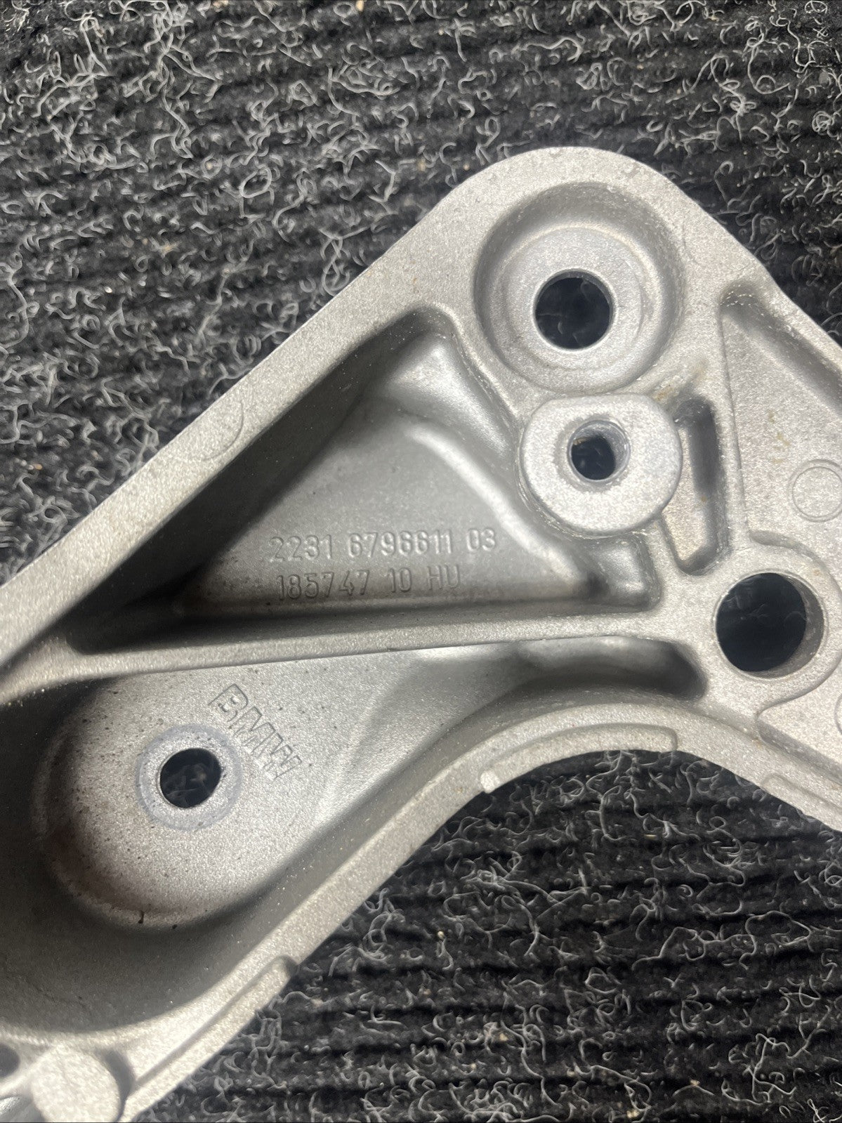 ☑️12-16 BMW F30 F32 RWD AUTOMATIC TRANSMISSION GEARBOX SUPPORT MOUNT BRACKET OEM