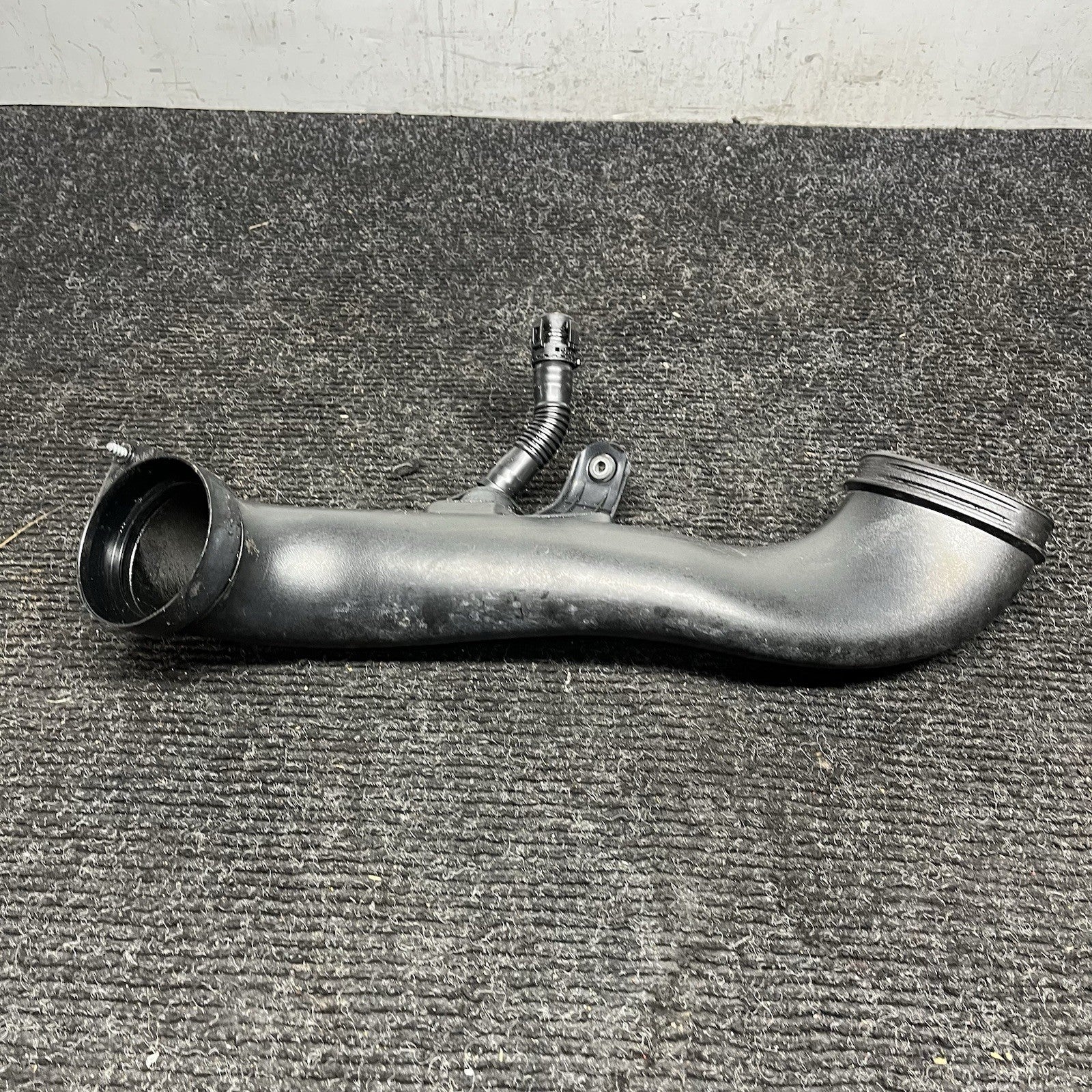 ☑️ 08-13 OEM BMW E88 E90 E92 E93 135 335 Engine Turbo Air Filter Inlet Duct