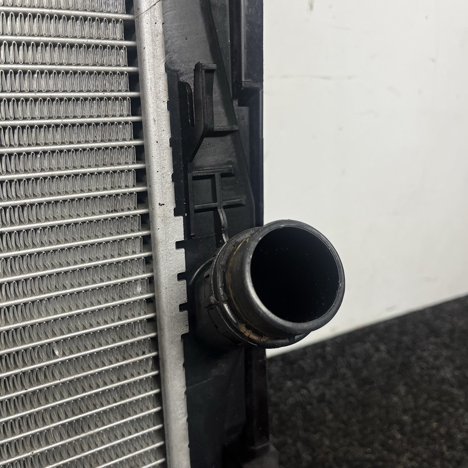 ☑️BMW E93 E92 E90 E82 328I N52 Engine Radiator Ac Condenser Assembly OEM
