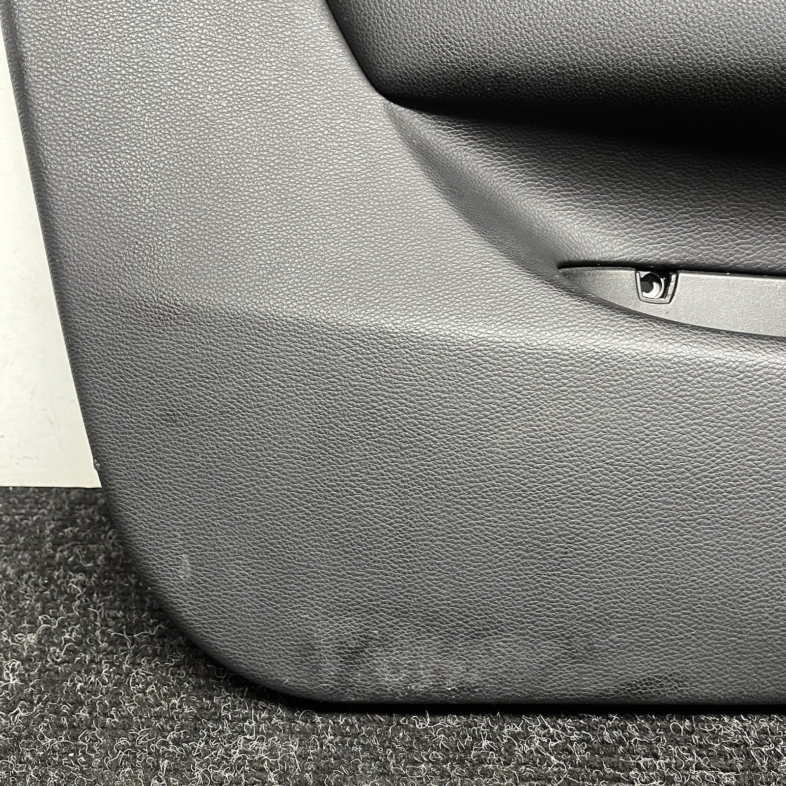 ☑️ 08-13 BMW E88 E82 135i 128i Front Driver Door Card Panel Vinyl Oyster