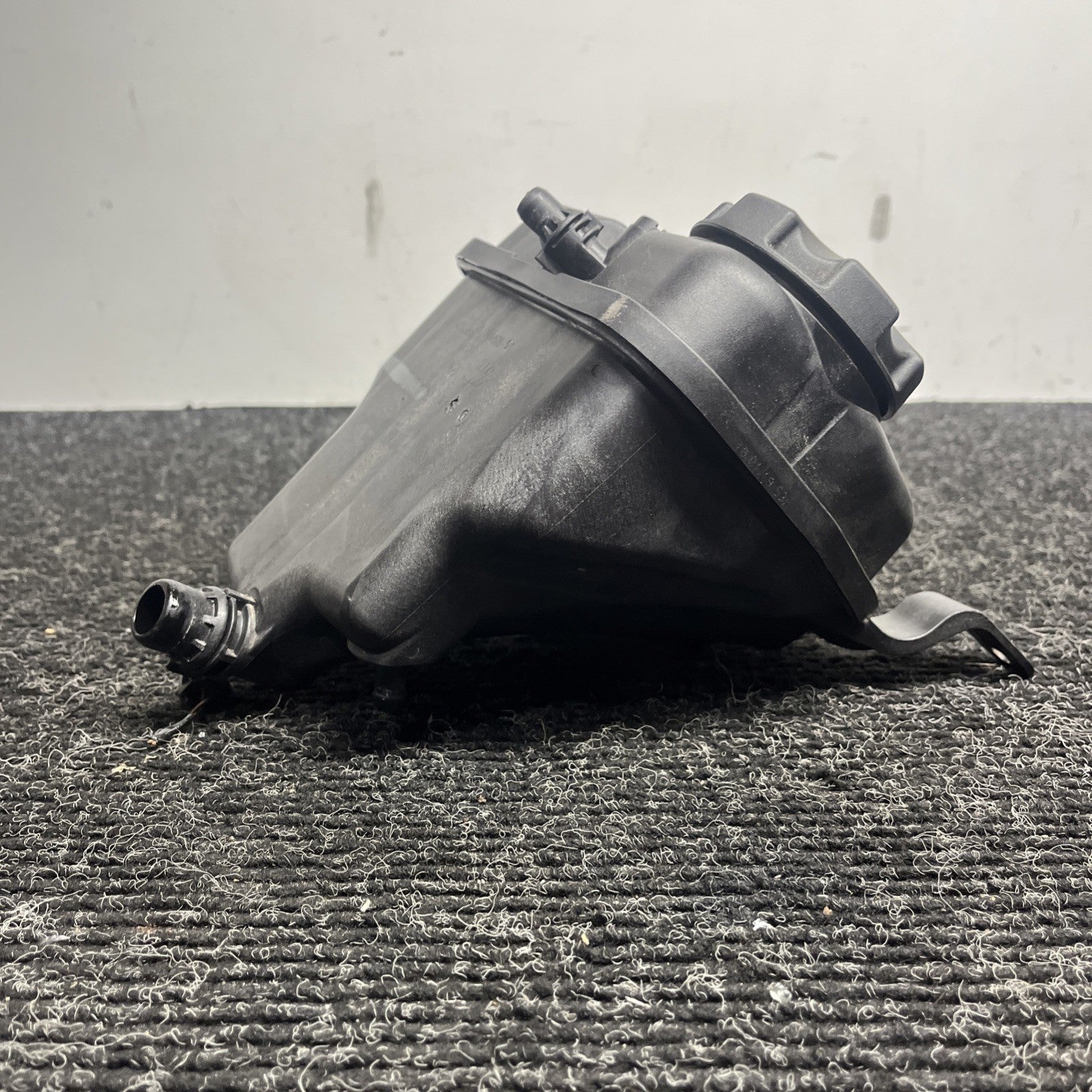 ☑️ 11-13 BMW E88 E90 E92 1/3 Series Engine Radiator Coolant Tank Reservoir OEM