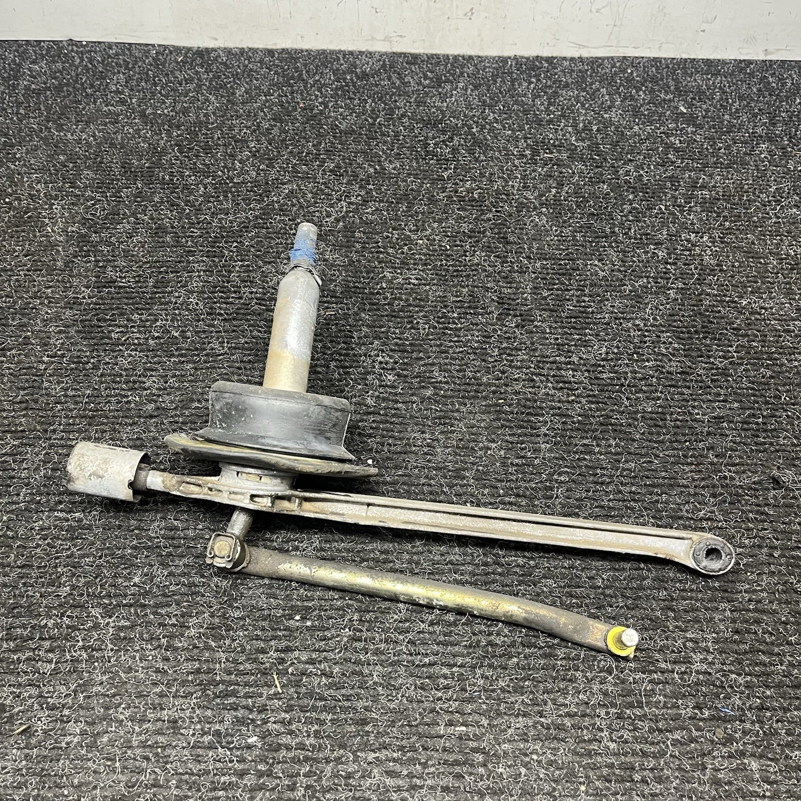 ☑️ 01-06 BMW E46 330 OEM 5 Speed Shifter Linkage ZF