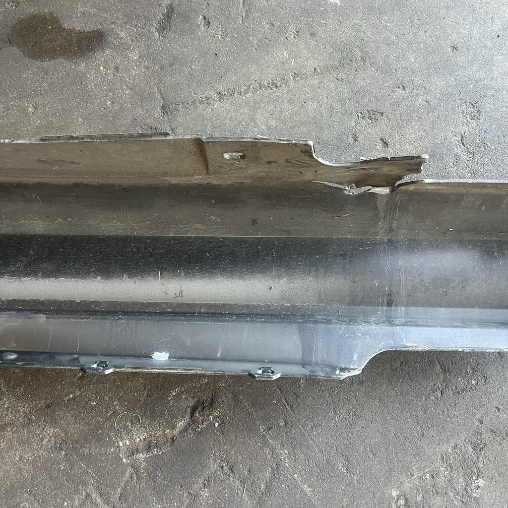 ☑️ 07-13 OEM BMW E92 E93 M3 Right Passenger Side Skirt Rocker Panel Space Gray