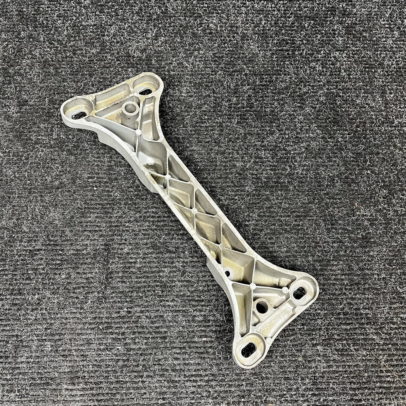 ☑️ 99-03 BMW E46 323i 325i 328i 330i MANUAL GEARBOX TRANSMISSION SUPPORT BRACKET