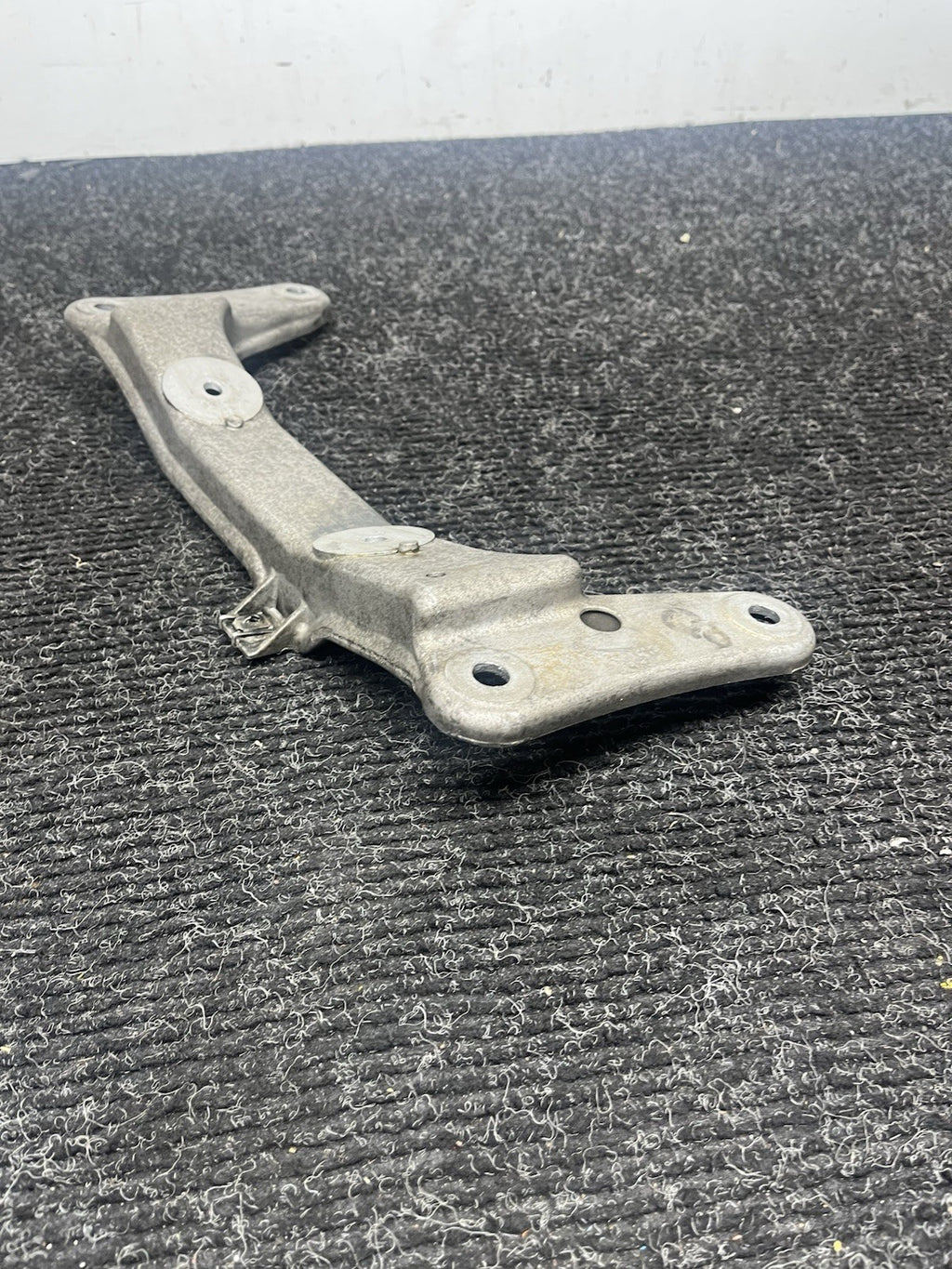 ☑️ 06-13 BMW E92 335i Automatic Transmission Mount Bracket Support OEM