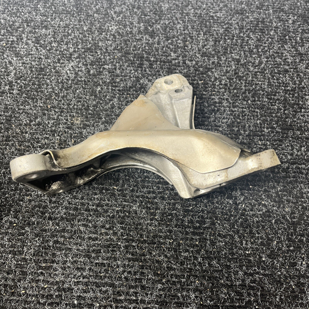 ☑️ 07-11 BMW E82 E88 E90 E92 135i 335i Right Passenger Engine Mount Bracket OEM