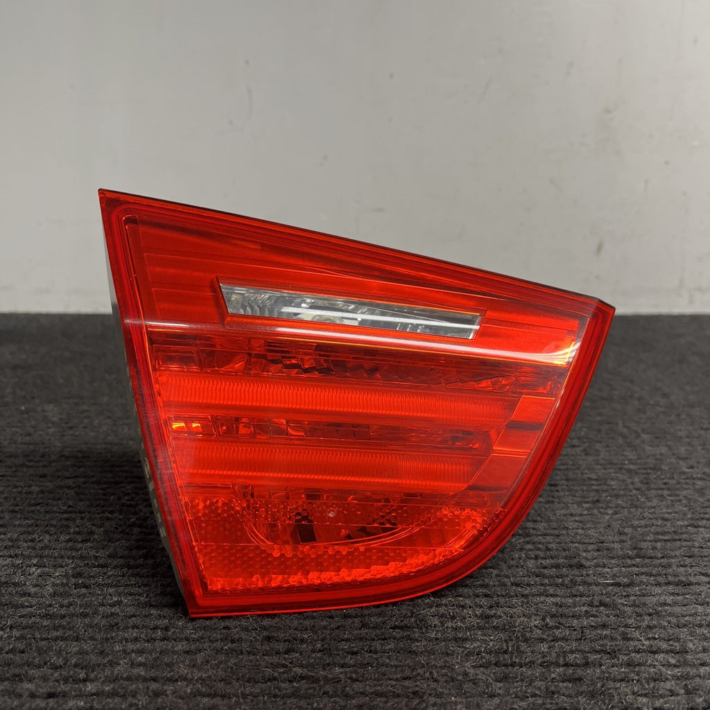 ☑️ 09-11 OEM BMW E90 LCI Sedan Rear Left Driver Side Inner Tail Light Trunk Lid