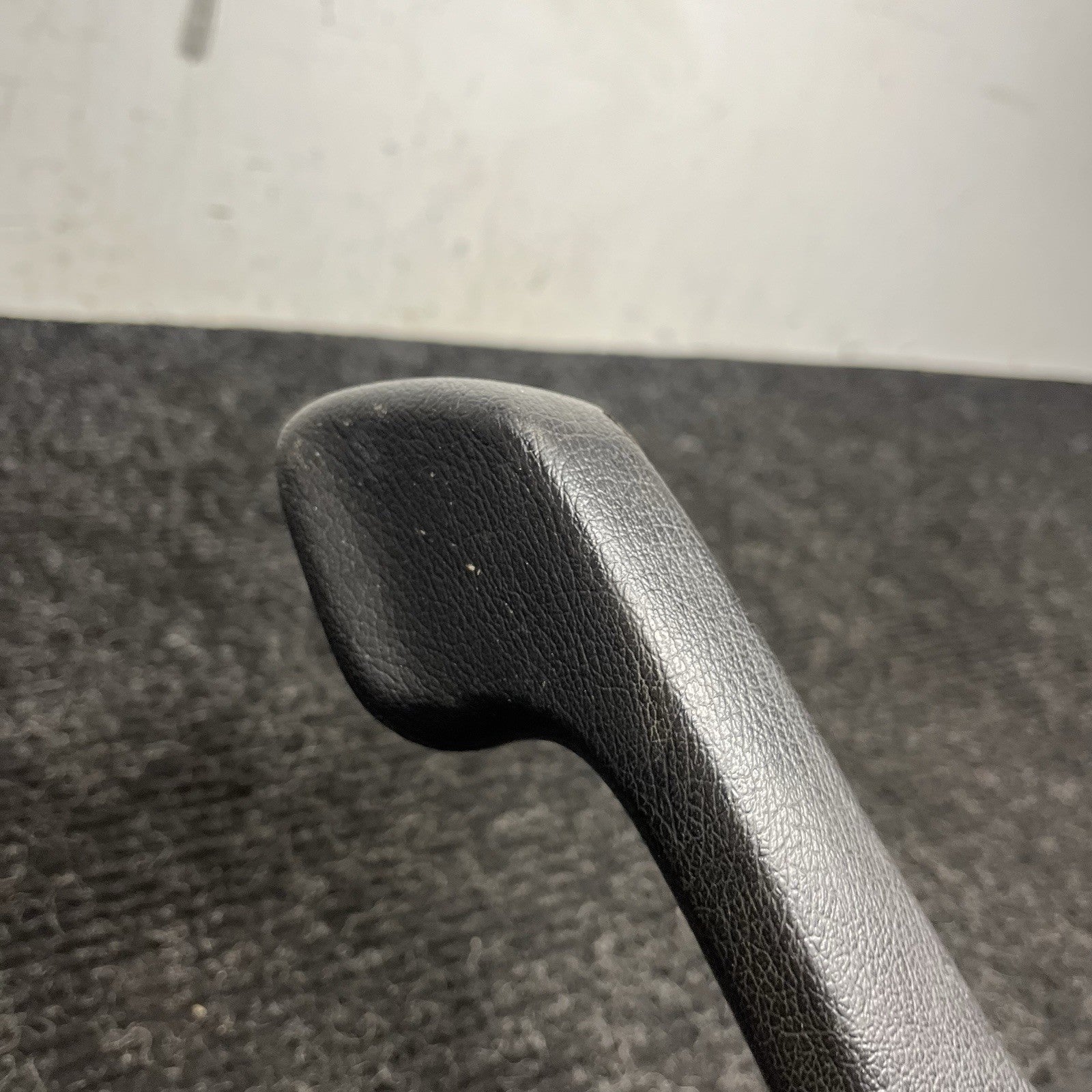 ☑️ BMW E30 3-Series M3 Front Door Armrest Right Passenger Schwarz 1884364