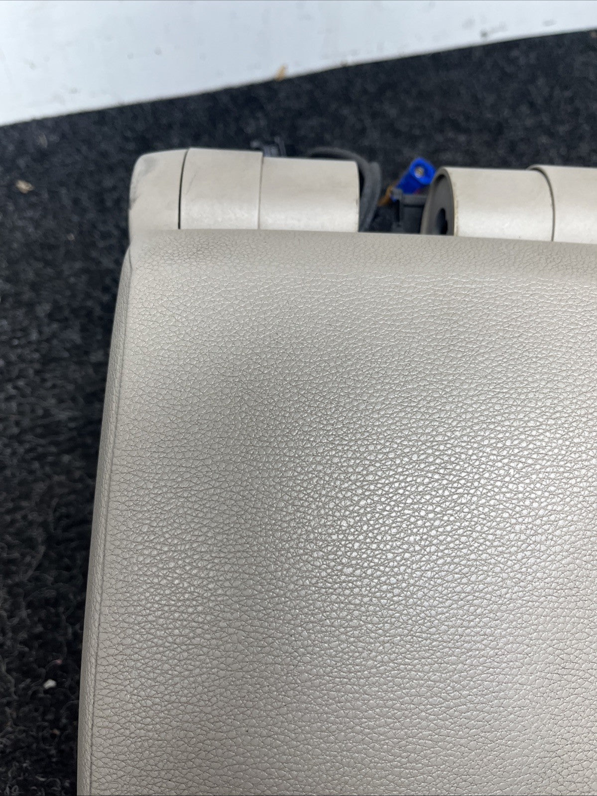 ☑️ 08-13 OEM BMW E88 128i 135i Center Console Armrest Tray Leather Beige