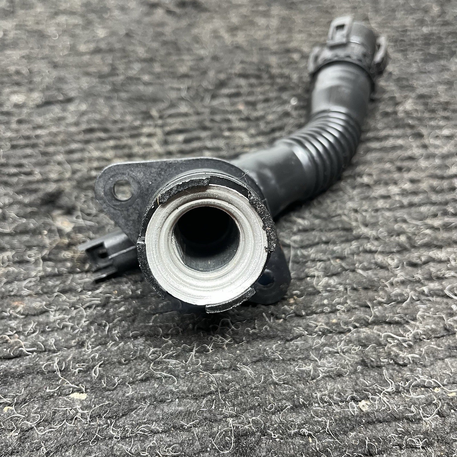☑️ 2011-2018 BMW X5 35IX E70 - Crankcase Breather HOSE / VENT TUBE 7584128