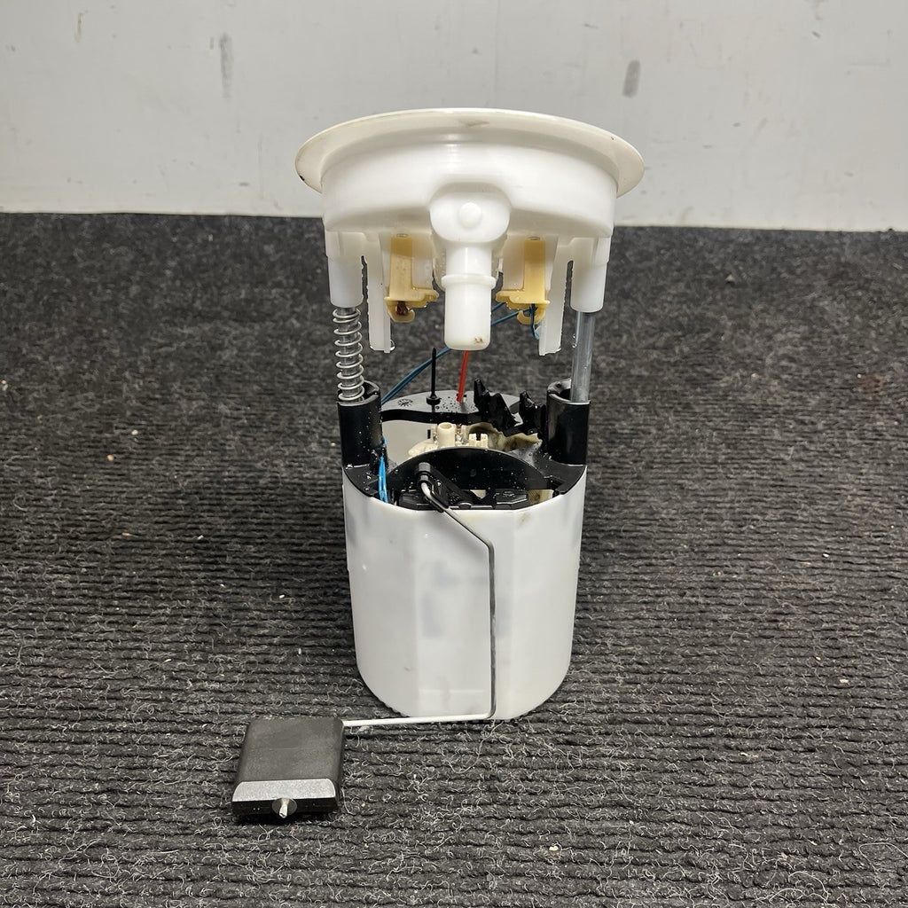 ☑️ 06-13 BMW E82 E88 E90 E91 E92 E93 135I 335I Fuel Pump OEM