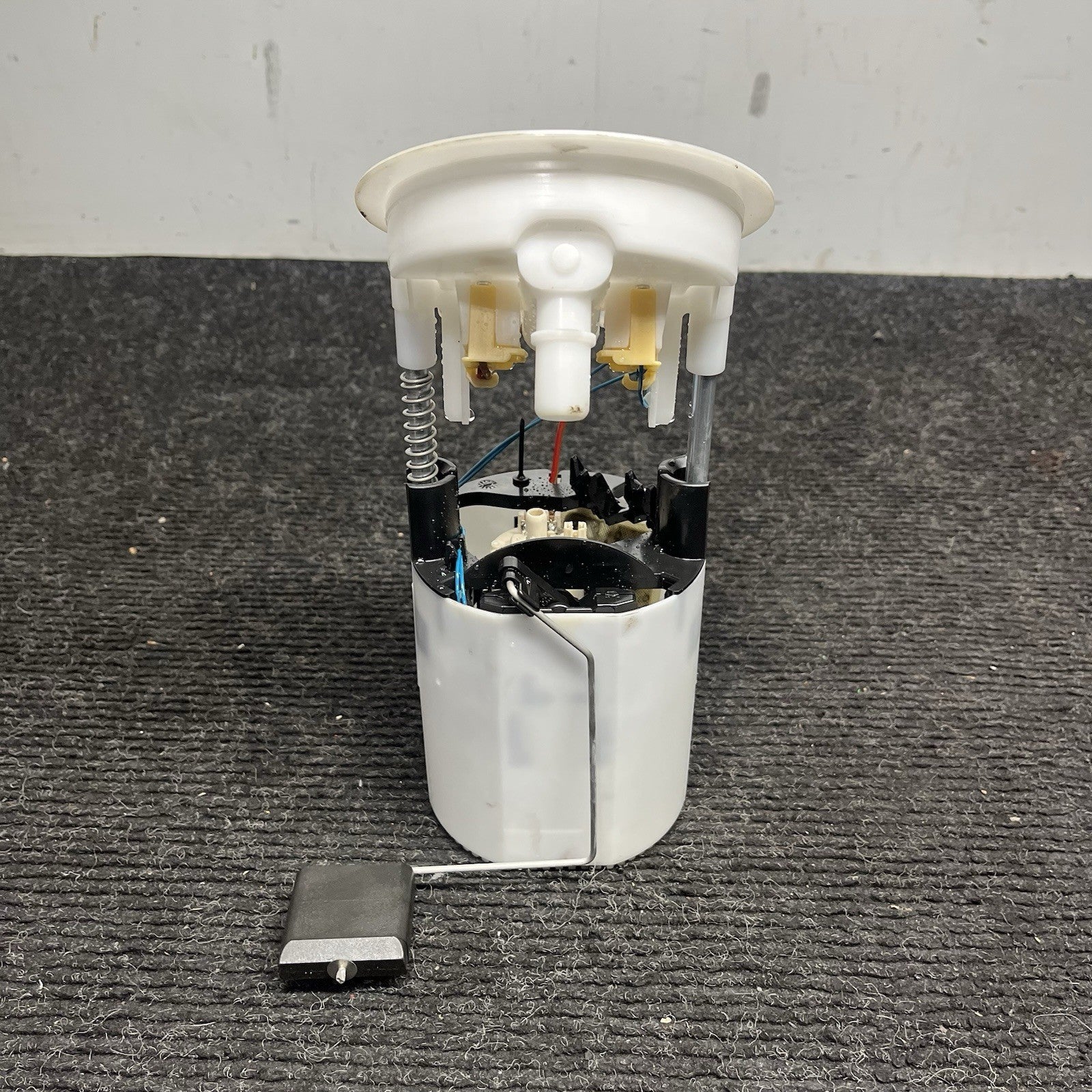 ☑️ 06-13 BMW E82 E88 E90 E91 E92 E93 135I 335I Fuel Pump OEM