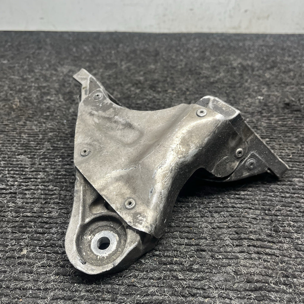 07-11 BMW E82 E88 E90 E92 135I 335I N54 Z4 RIGHT PASSENGER ENGINE MOUNT BRACKET