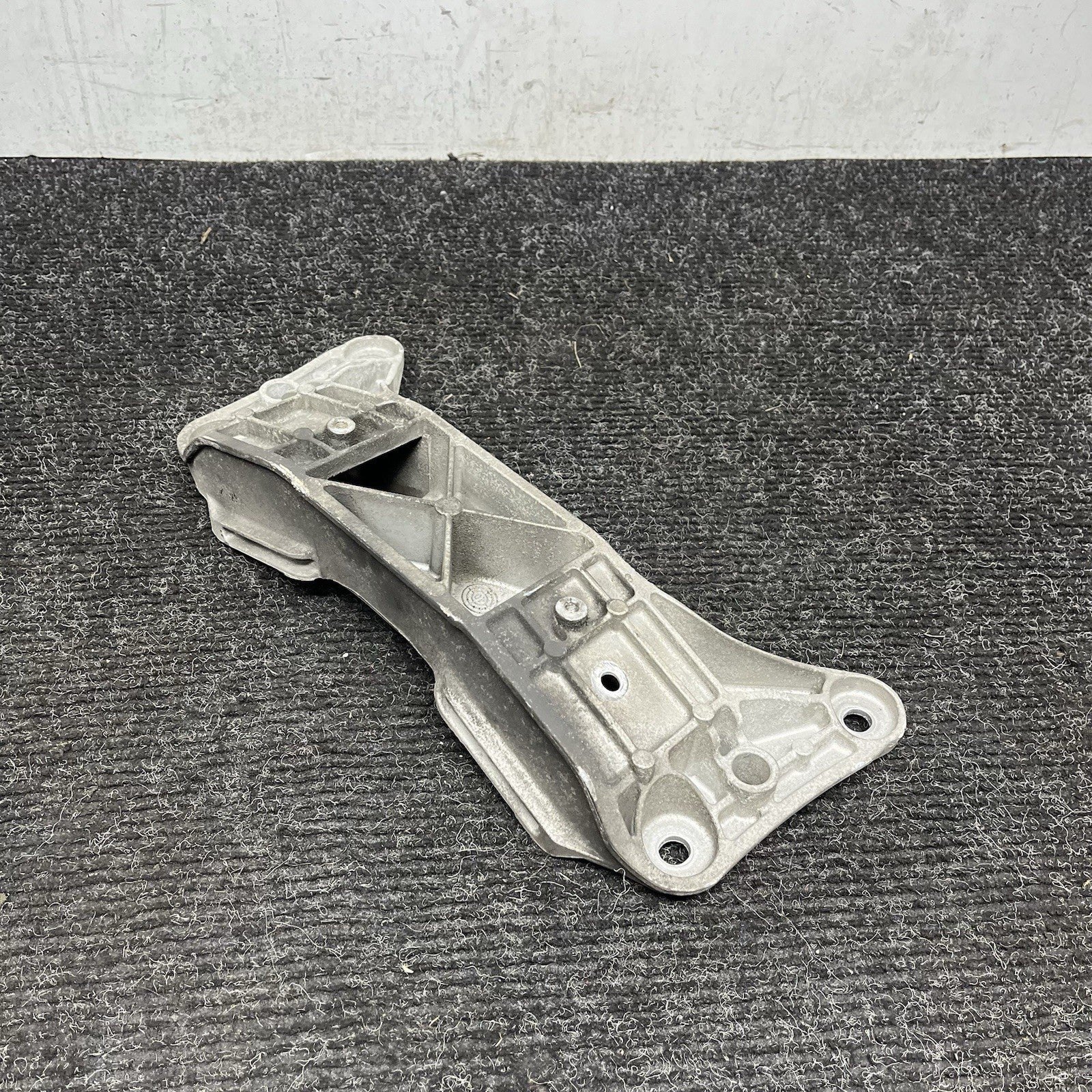 ☑️ 08-13 OEM BMW E90 E92 E93 M3 DCT Transmission Mount Bracket Support Gearbox