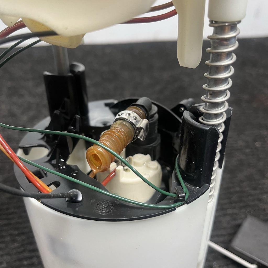 ☑️ 06-13 BMW E82 E88 E90 E91 E92 E93 135I 335I Fuel Pump OEM