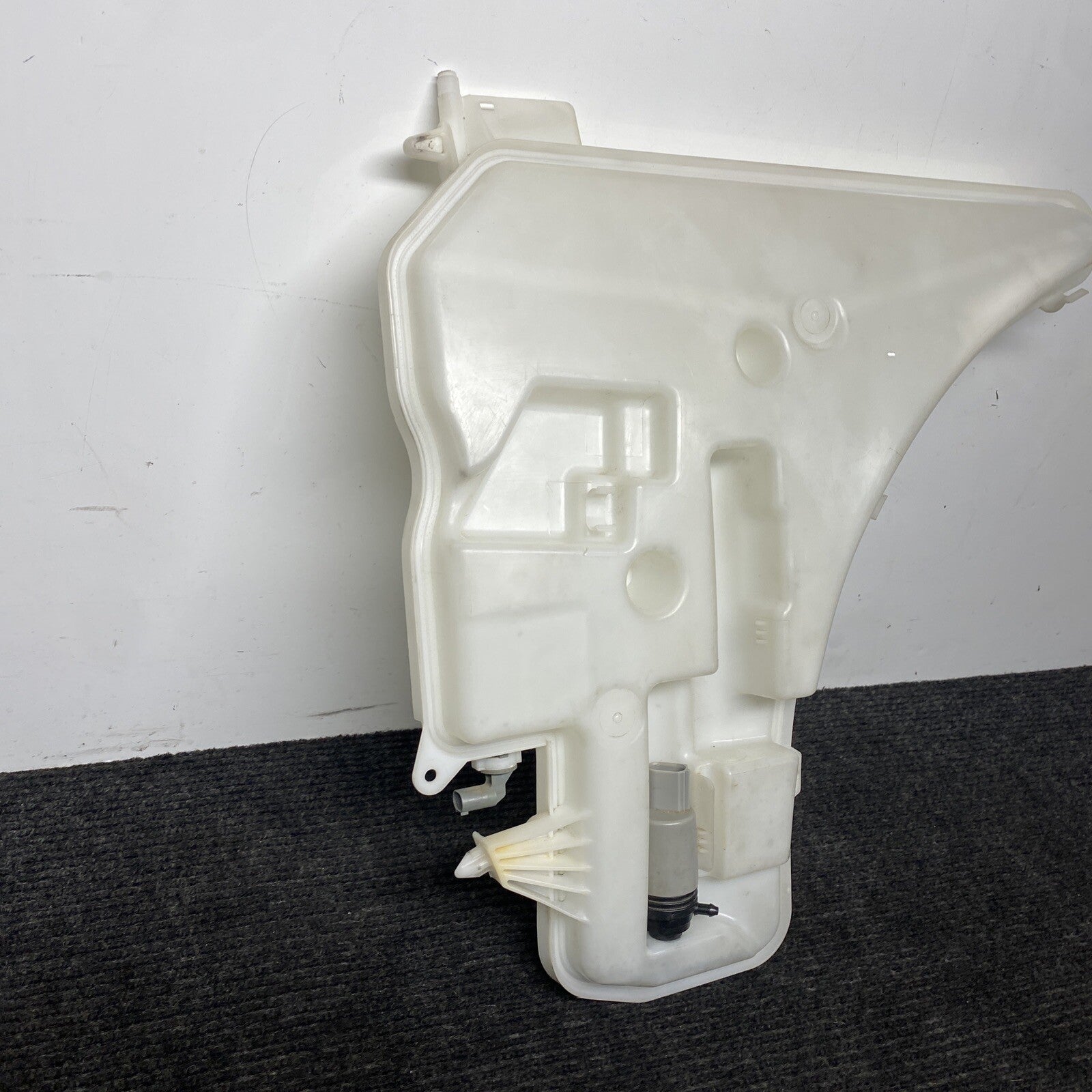 ☑️ 2008-2013 BMW 128i 135i E82 Windshield Washer Reservoir Tank Coupe Sedan OEM