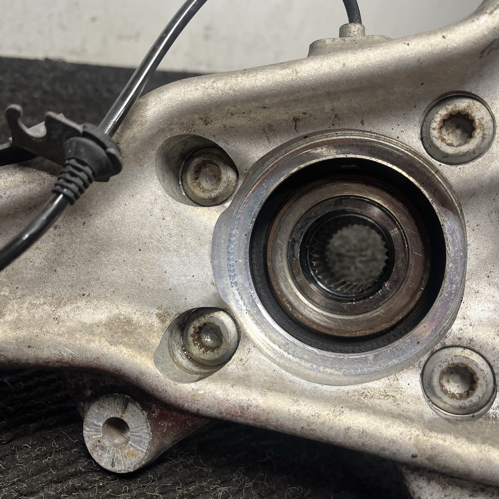 ☑️OEM BMW E70 F15 F16 X5 X6 Front Left Driver Spindle Hub Carrier KnuckleBearing