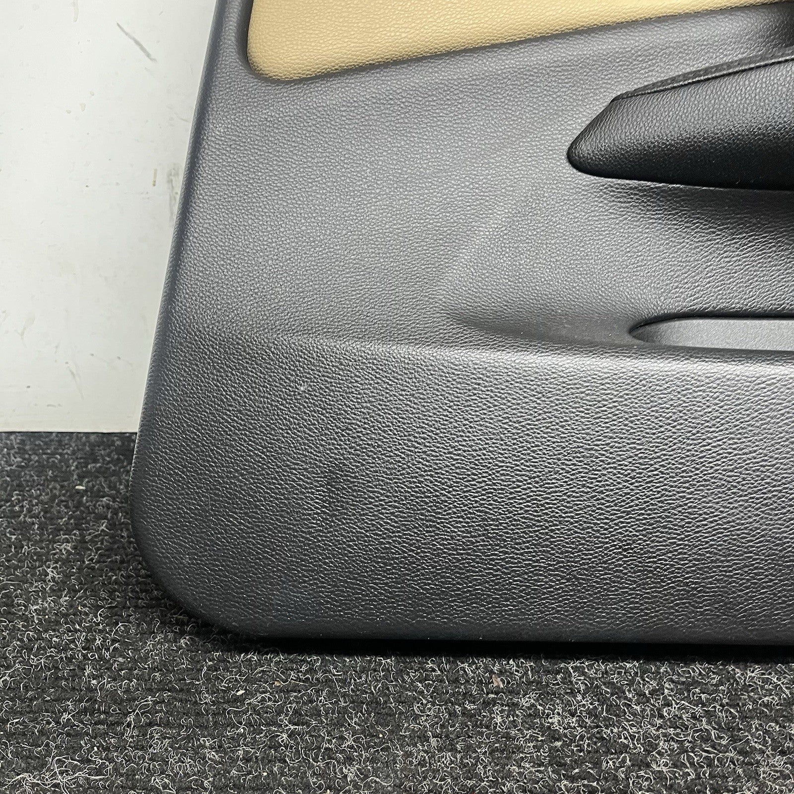 ☑️ 08-13 BMW E88 E82 135i 128i Front Passenger Door Card Panel Vinyl Oyster