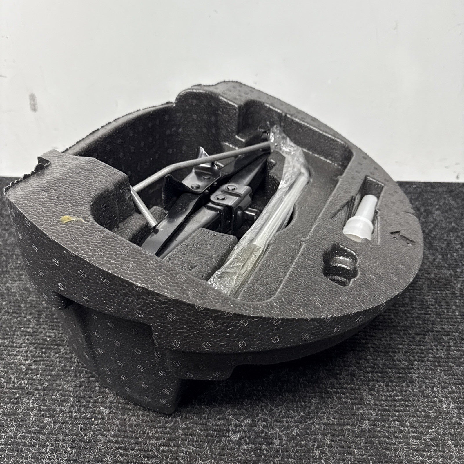 ☑️14-24 Maserati Quattroporte M156 Ghibli Emergency Spare Tire Jack Tool Kit OEM