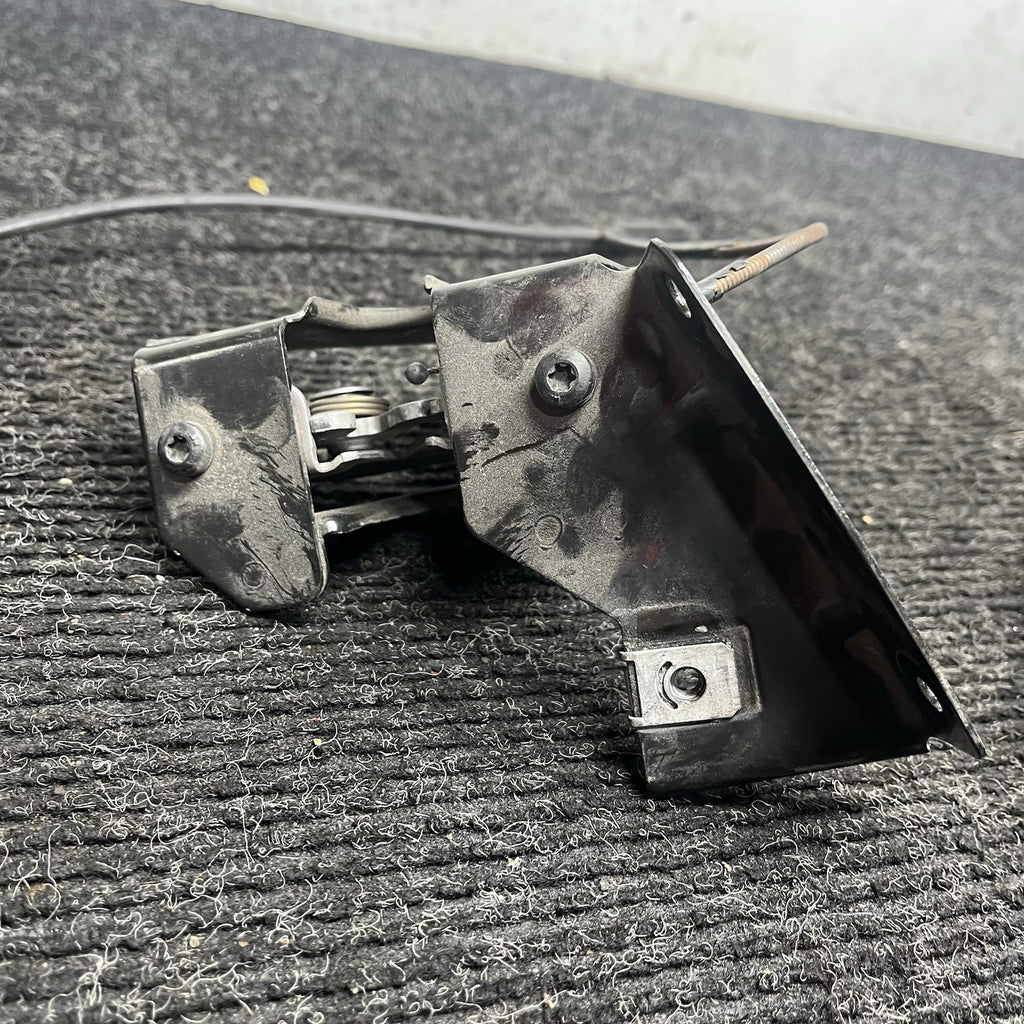 ☑️ 2007-2013 BMW 3 Series Hood Catch Lock Latch BMW E92 335i Coupe RH LH OEM