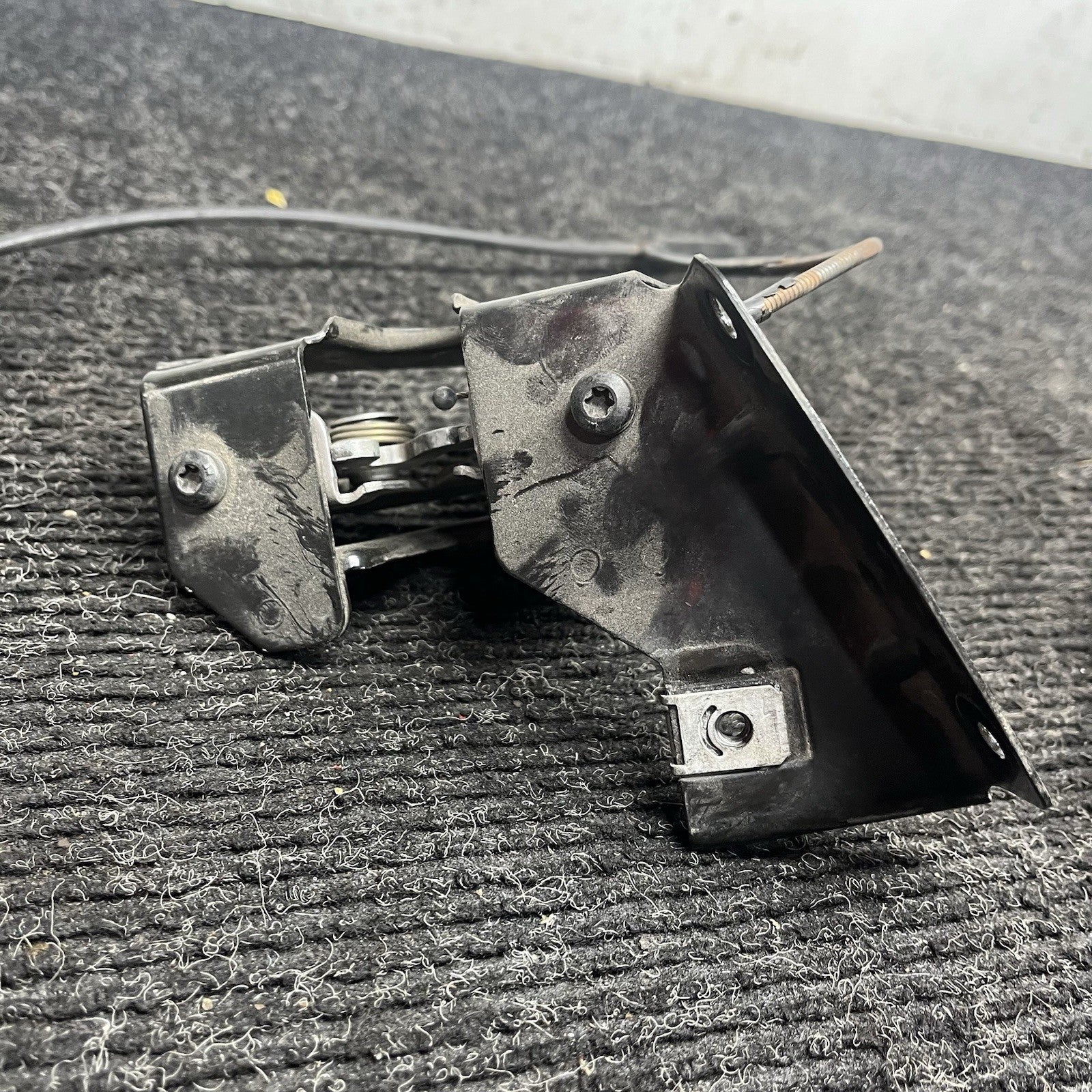 ☑️ 2007-2013 BMW 3 Series Hood Catch Lock Latch BMW E92 335i Coupe RH LH OEM